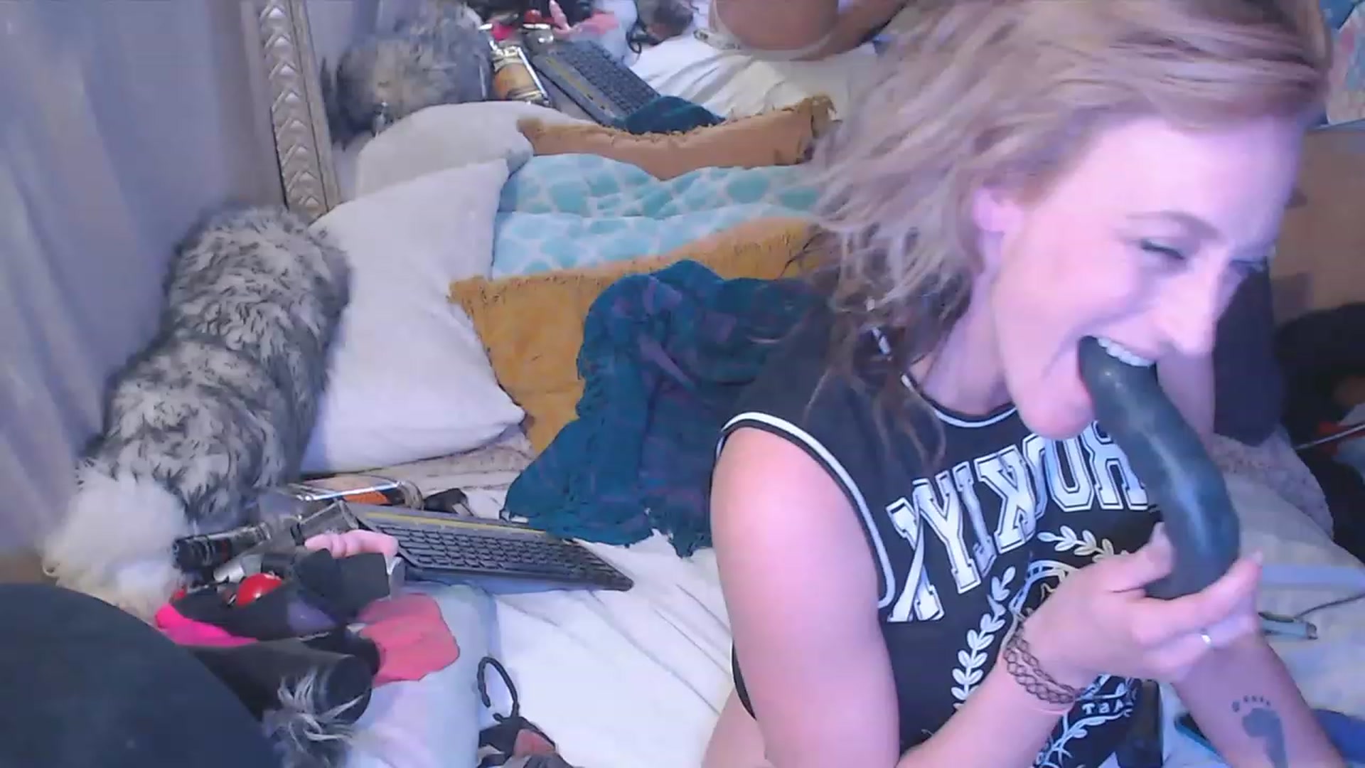 Gallery image thumbnail from AFluidSLUT's myfreecams stream on, 04/23/2023, 12:09 image 12 of 20