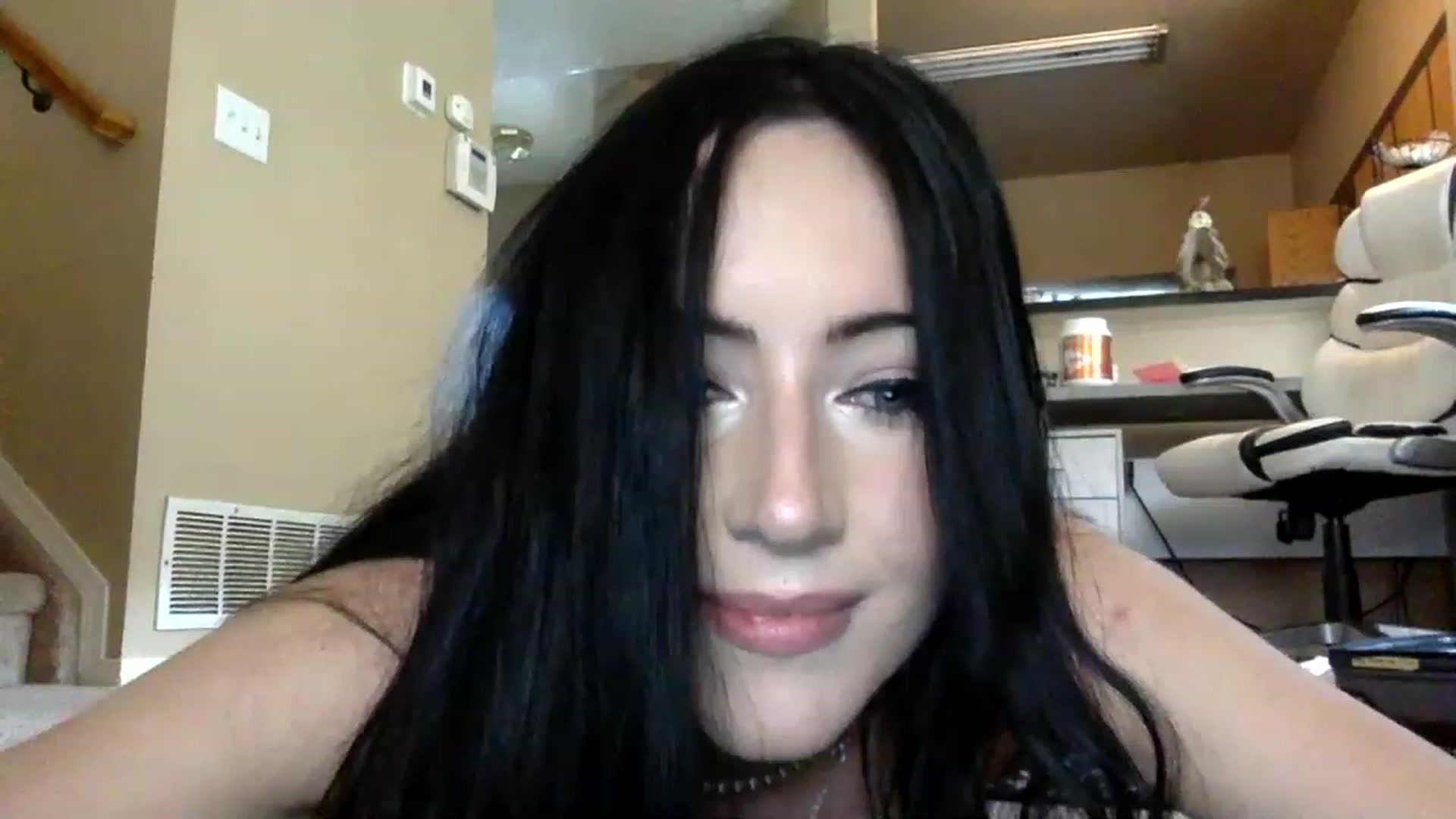 Gallery image thumbnail from AFoxBaby's myfreecams stream on, 01/25/2023, 20:27 image 19 of 20