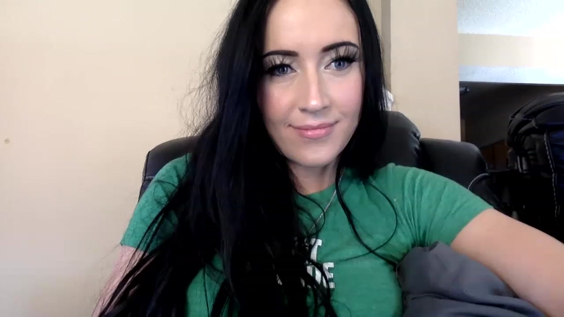 Gallery image thumbnail from AFoxBaby's myfreecams stream on, 01/26/2023, 18:28 image 7 of 20