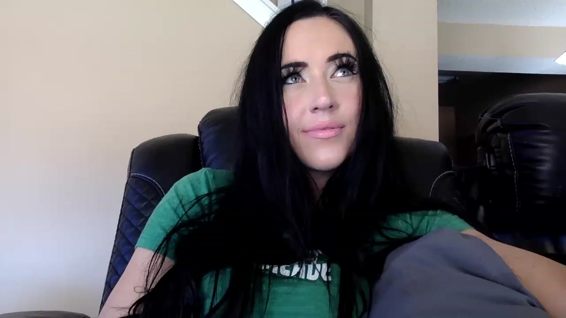 Gallery image thumbnail from AFoxBaby's myfreecams stream on, 01/26/2023, 19:16 image 16 of 20