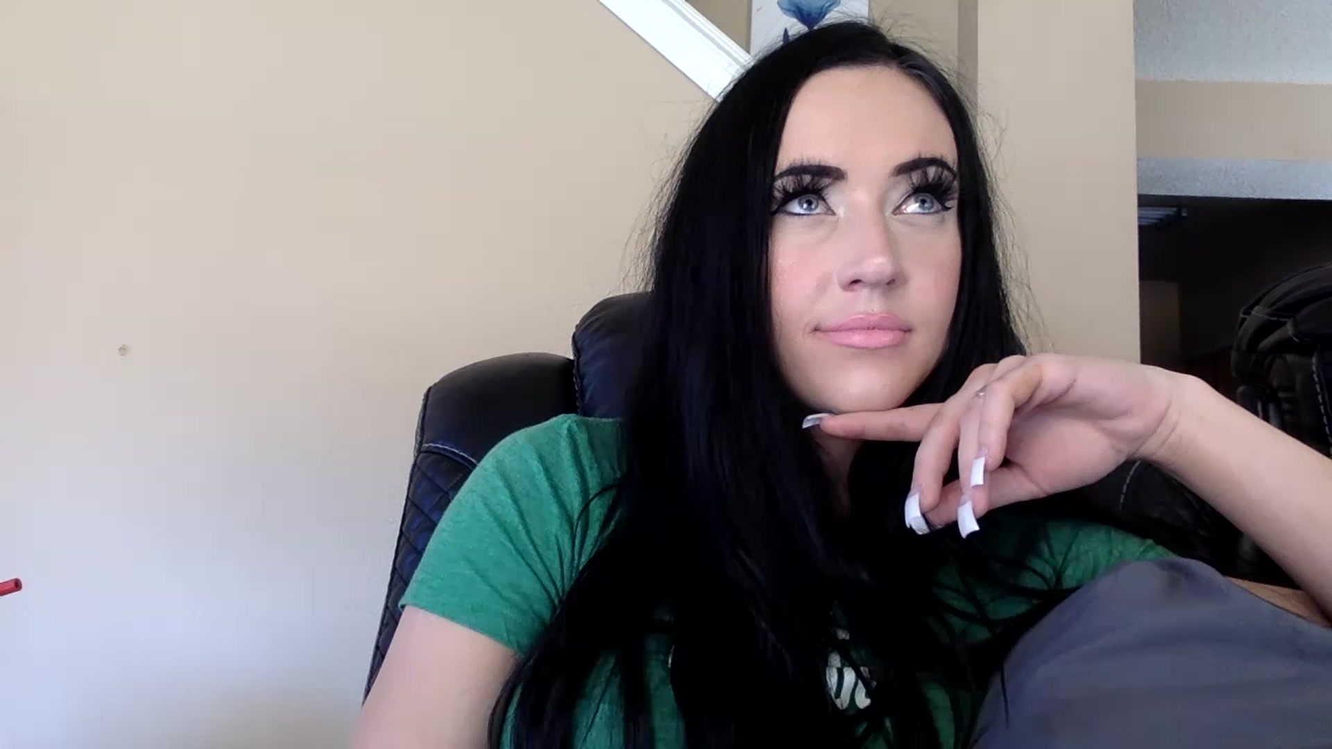 Gallery image thumbnail from AFoxBaby's myfreecams stream on, 01/26/2023, 19:16 image 14 of 20