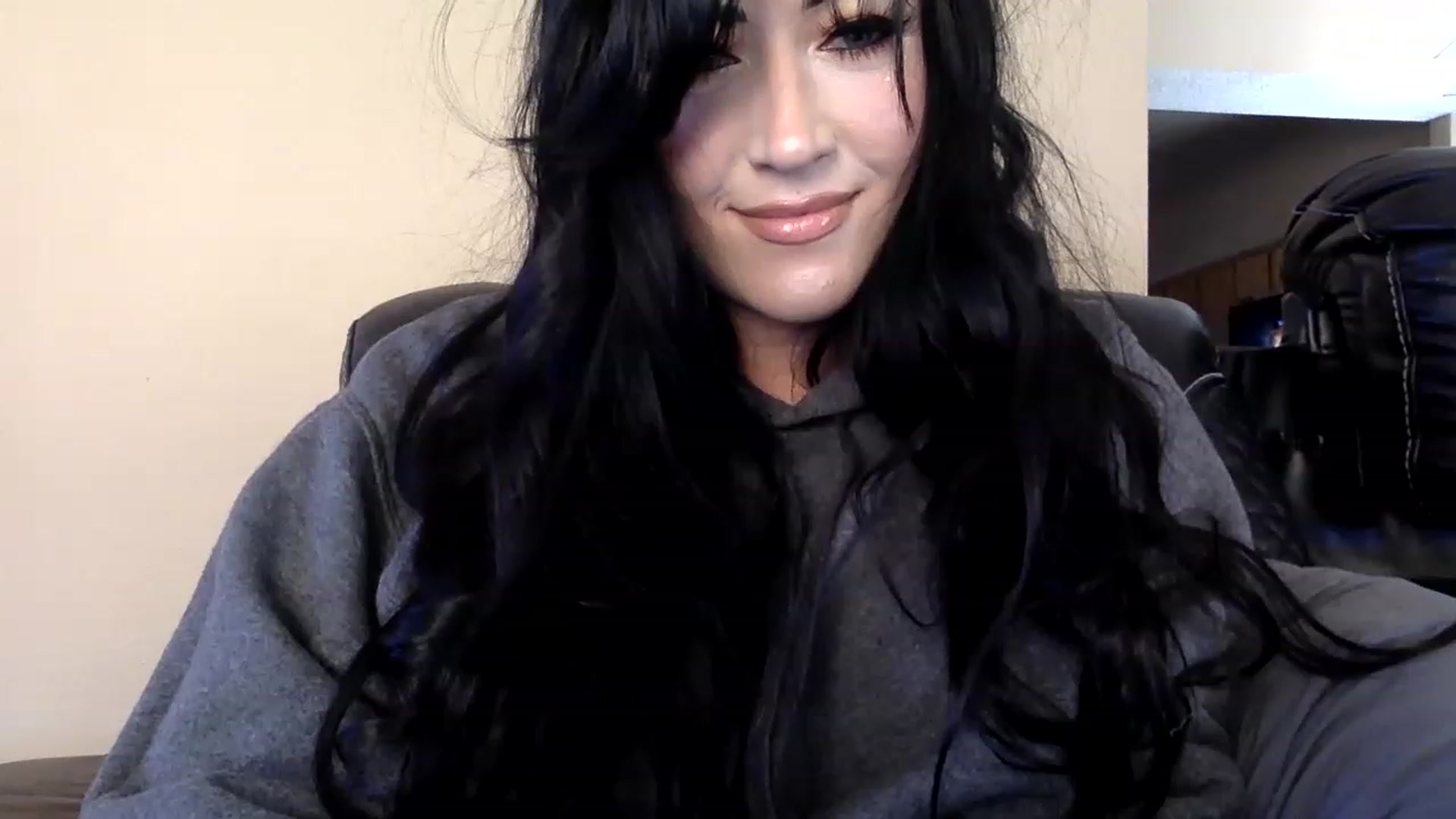 Gallery image thumbnail from AFoxBaby's myfreecams stream on, 01/28/2023, 18:42 image 3 of 20