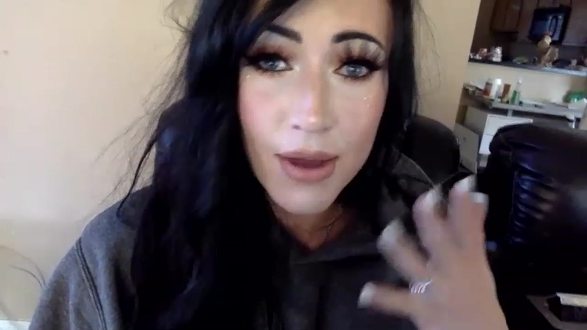 Gallery image thumbnail from AFoxBaby's myfreecams stream on, 01/28/2023, 20:09 image 5 of 20