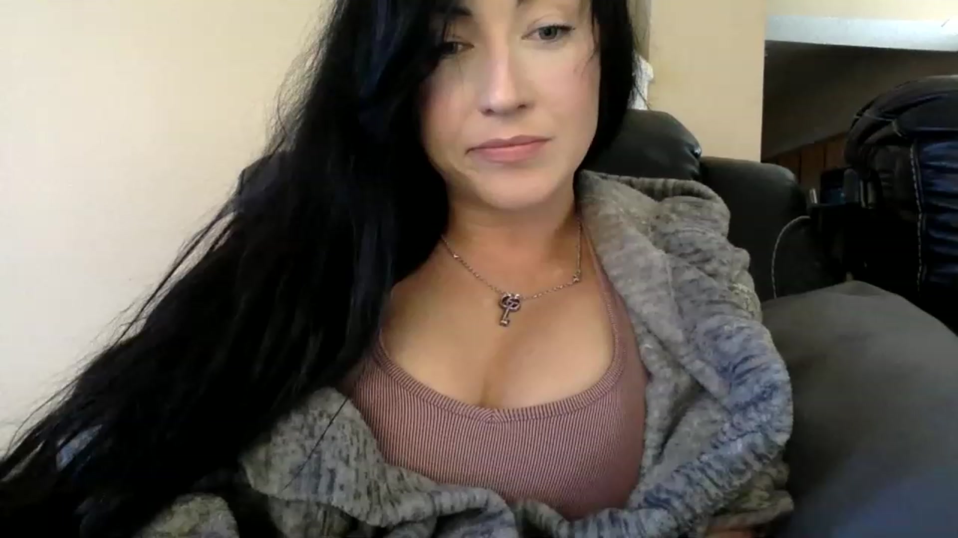 Gallery image thumbnail from AFoxBaby's myfreecams stream on, 01/29/2023, 20:55 image 8 of 20