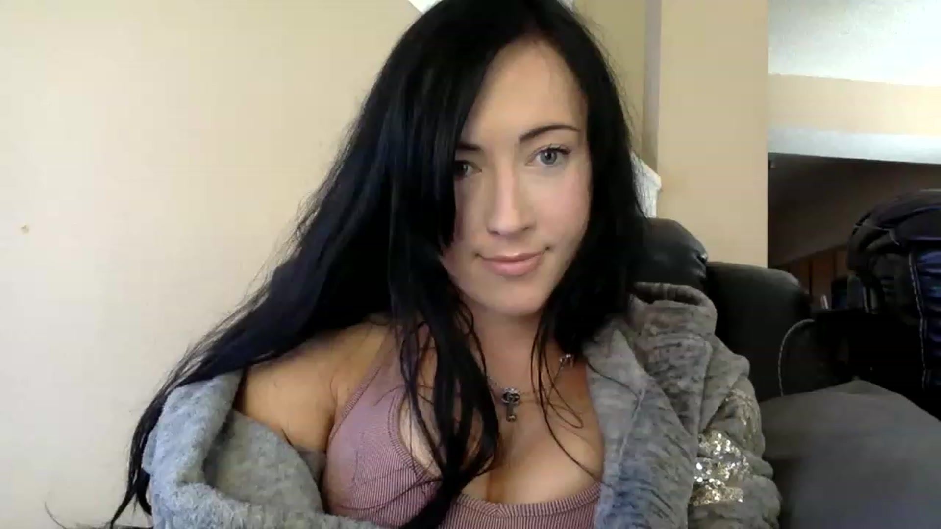 Gallery image thumbnail from AFoxBaby's myfreecams stream on, 01/29/2023, 20:55 image 3 of 20