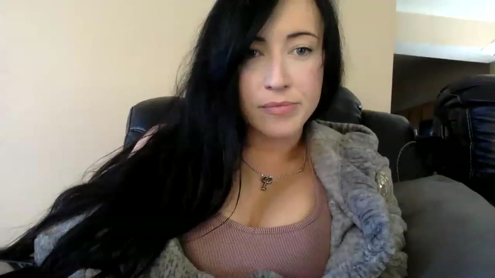 Gallery image thumbnail from AFoxBaby's myfreecams stream on, 01/29/2023, 20:55 image 10 of 20