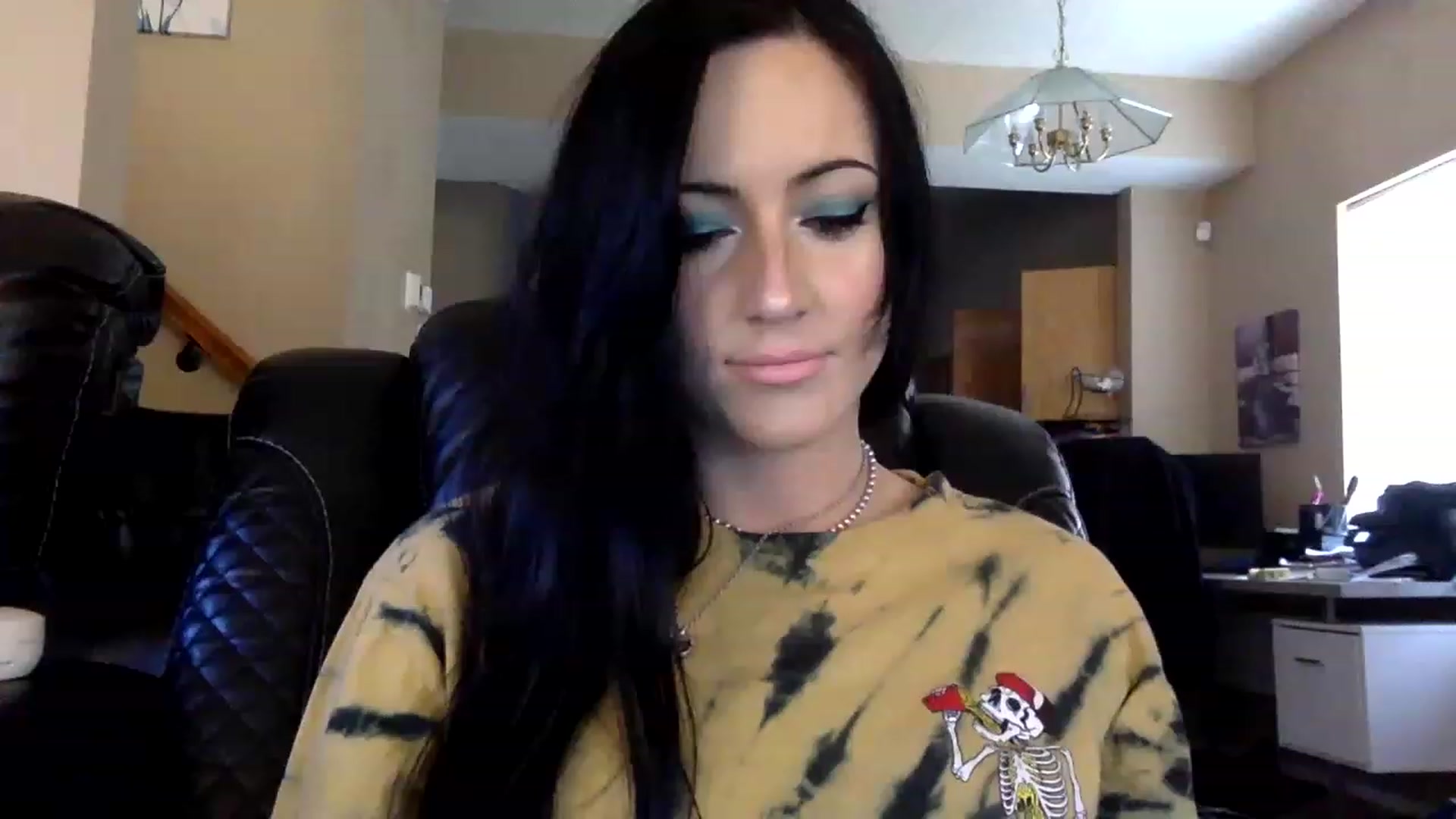Gallery image thumbnail from AFoxBaby's myfreecams stream on, 02/06/2023, 20:57 image 4 of 20