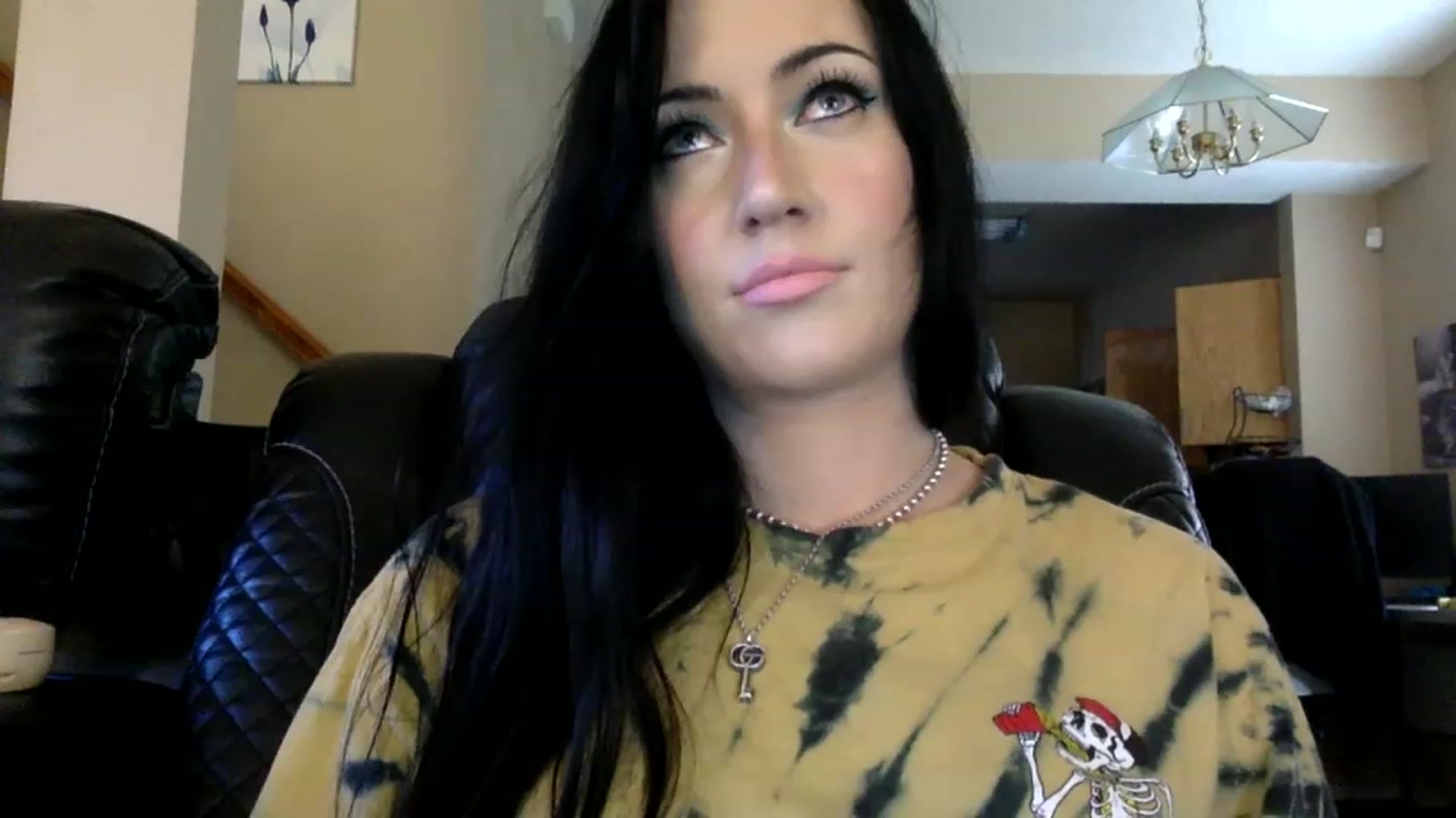 Gallery image thumbnail from AFoxBaby's myfreecams stream on, 02/06/2023, 20:57 image 8 of 20