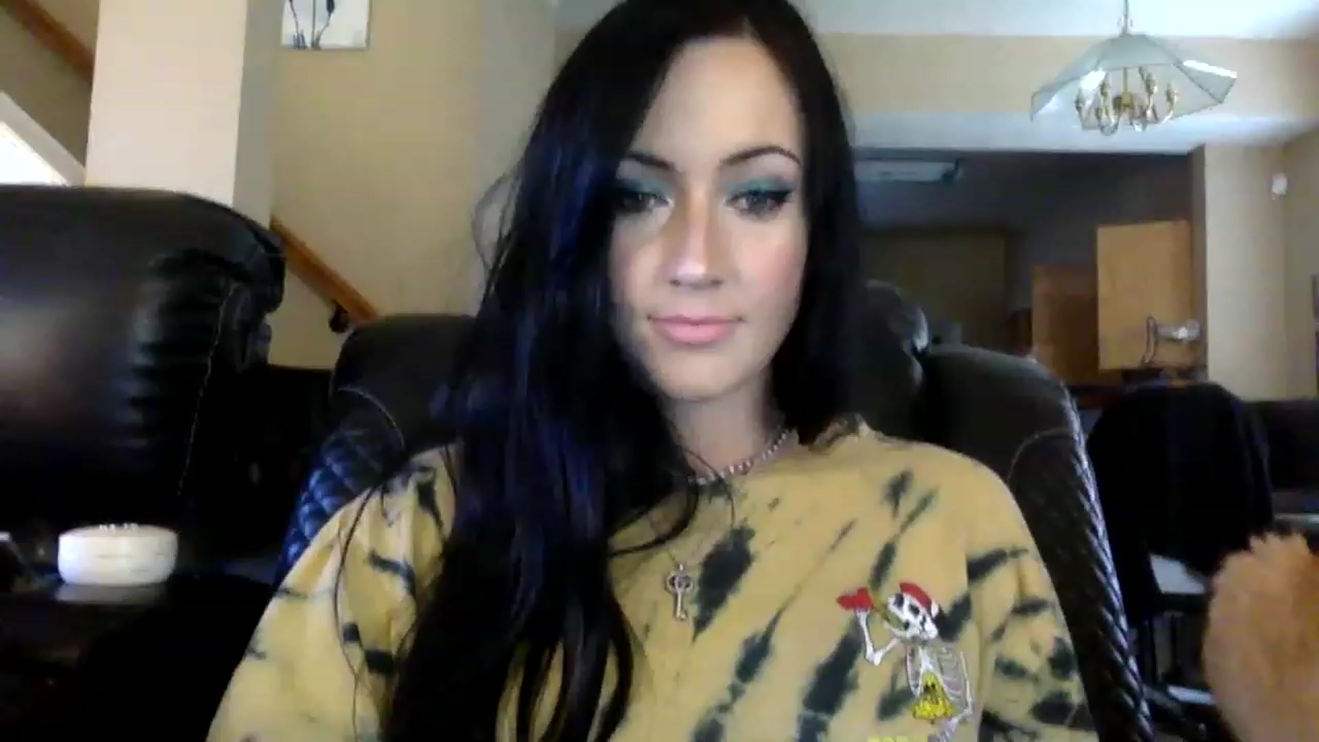 Gallery image thumbnail from AFoxBaby's myfreecams stream on, 02/06/2023, 20:57 image 17 of 20