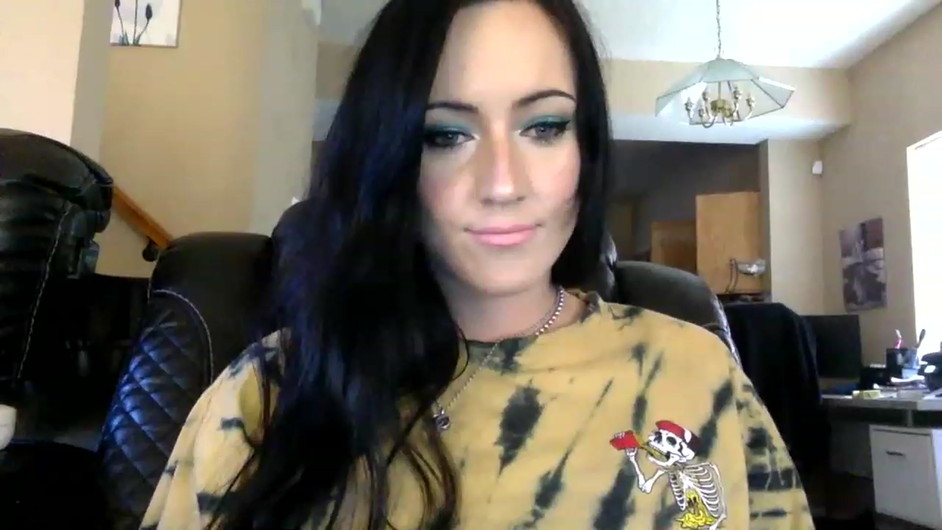 Gallery image thumbnail from AFoxBaby's myfreecams stream on, 02/06/2023, 20:57 image 6 of 20