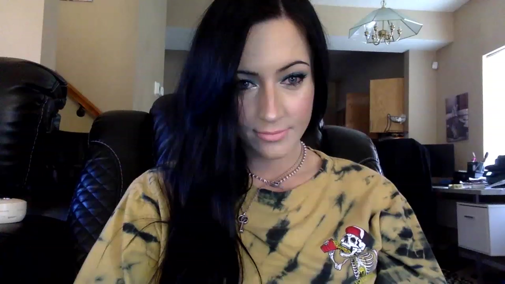 Gallery image thumbnail from AFoxBaby's myfreecams stream on, 02/06/2023, 20:57 image 1 of 20
