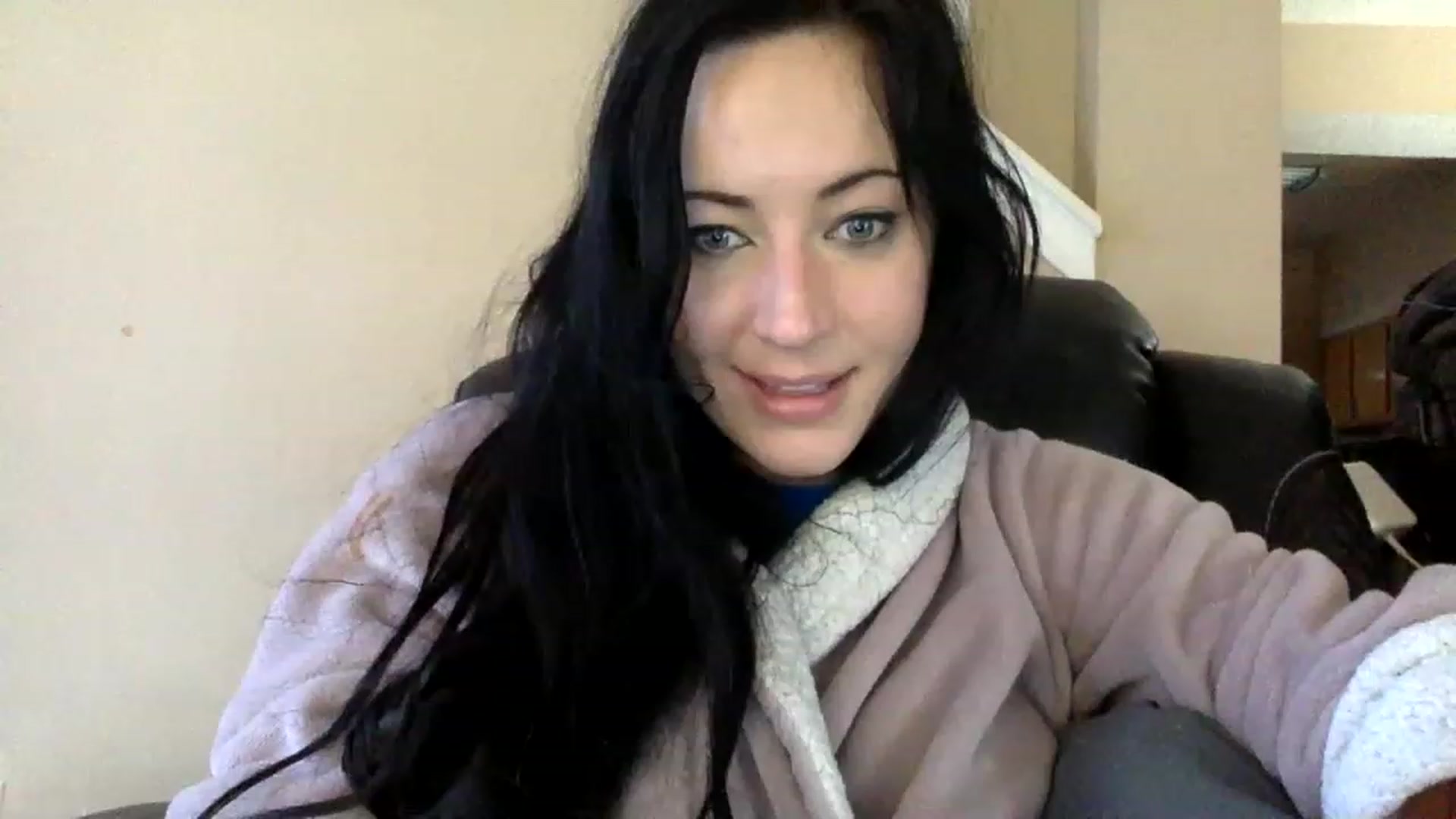 Gallery image thumbnail from AFoxBaby's myfreecams stream on, 02/09/2023, 15:21 image 4 of 20