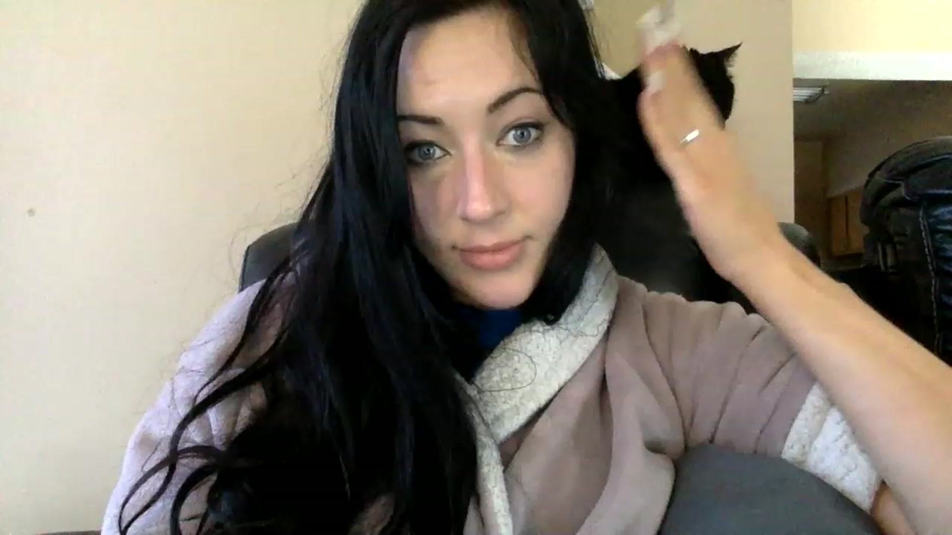 Gallery image thumbnail from AFoxBaby's myfreecams stream on, 02/09/2023, 15:21 image 18 of 20