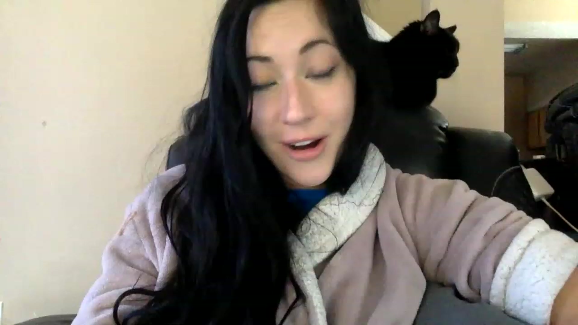 Gallery image thumbnail from AFoxBaby's myfreecams stream on, 02/09/2023, 15:21 image 14 of 20