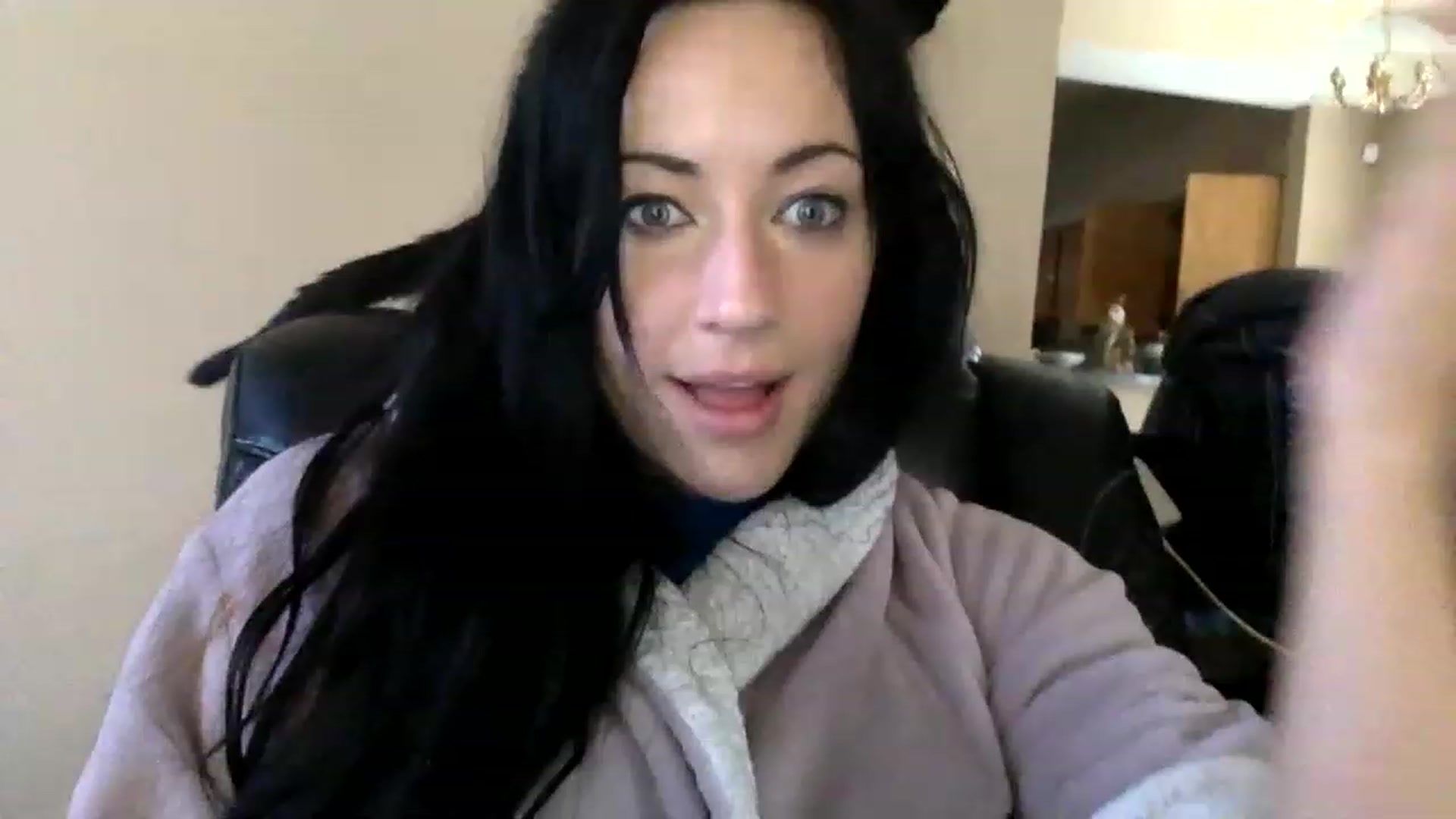 Gallery image thumbnail from AFoxBaby's myfreecams stream on, 02/09/2023, 15:21 image 9 of 20