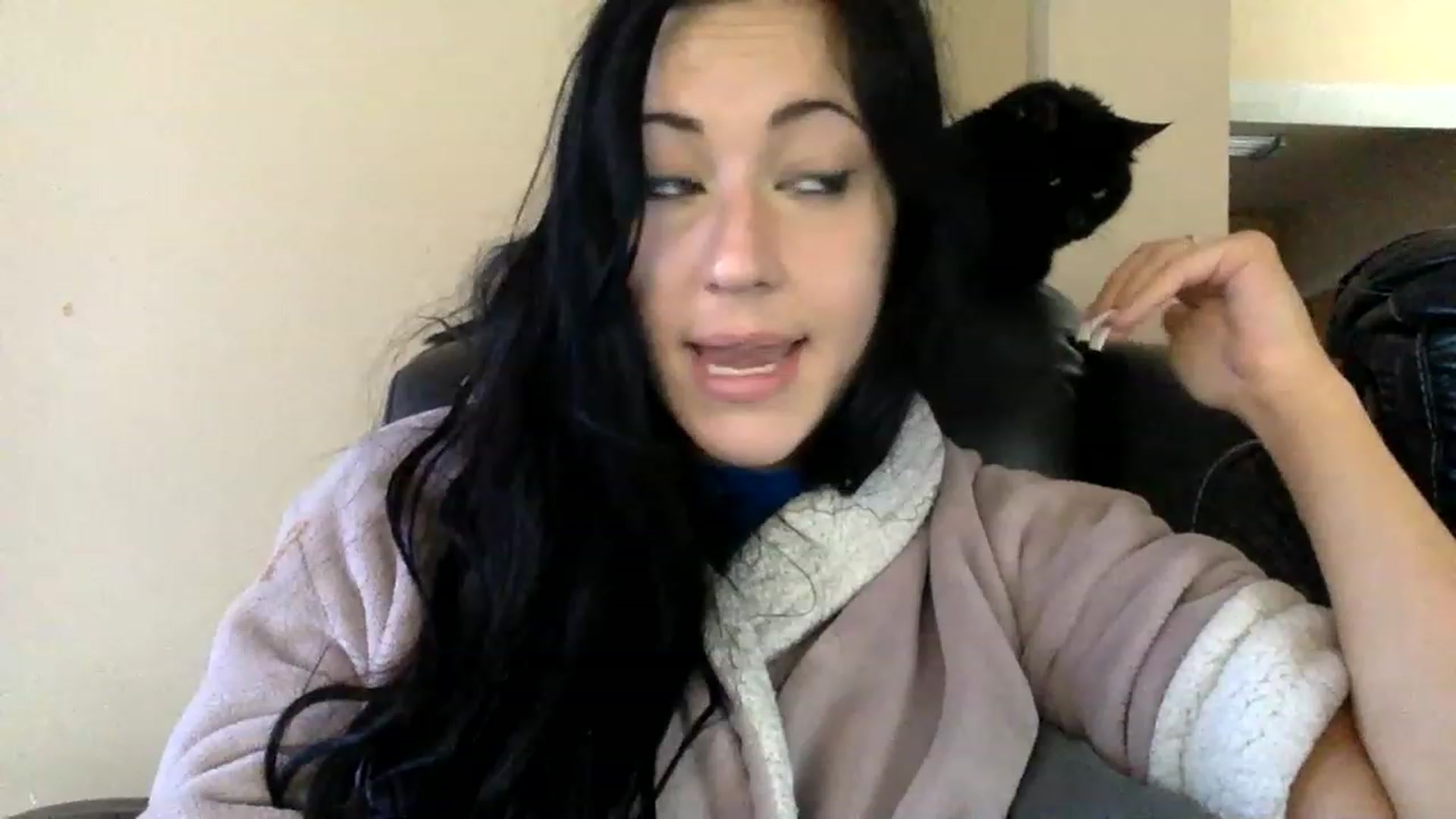 Gallery image thumbnail from AFoxBaby's myfreecams stream on, 02/09/2023, 15:21 image 13 of 20