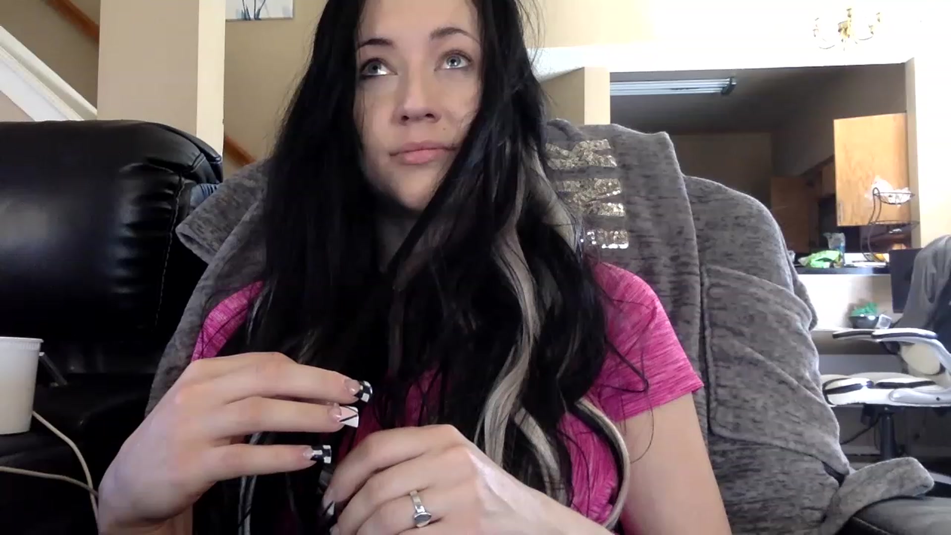 Gallery image thumbnail from AFoxBaby's myfreecams stream on, 02/27/2023, 17:20 image 6 of 20