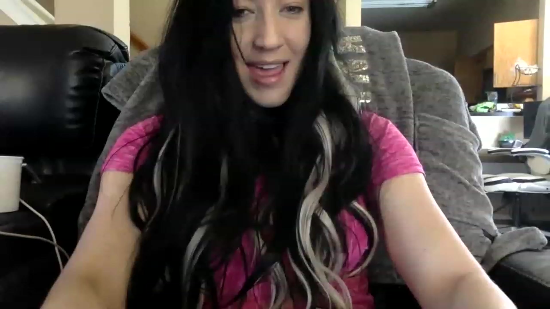 Gallery image thumbnail from AFoxBaby's myfreecams stream on, 02/27/2023, 17:20 image 14 of 20