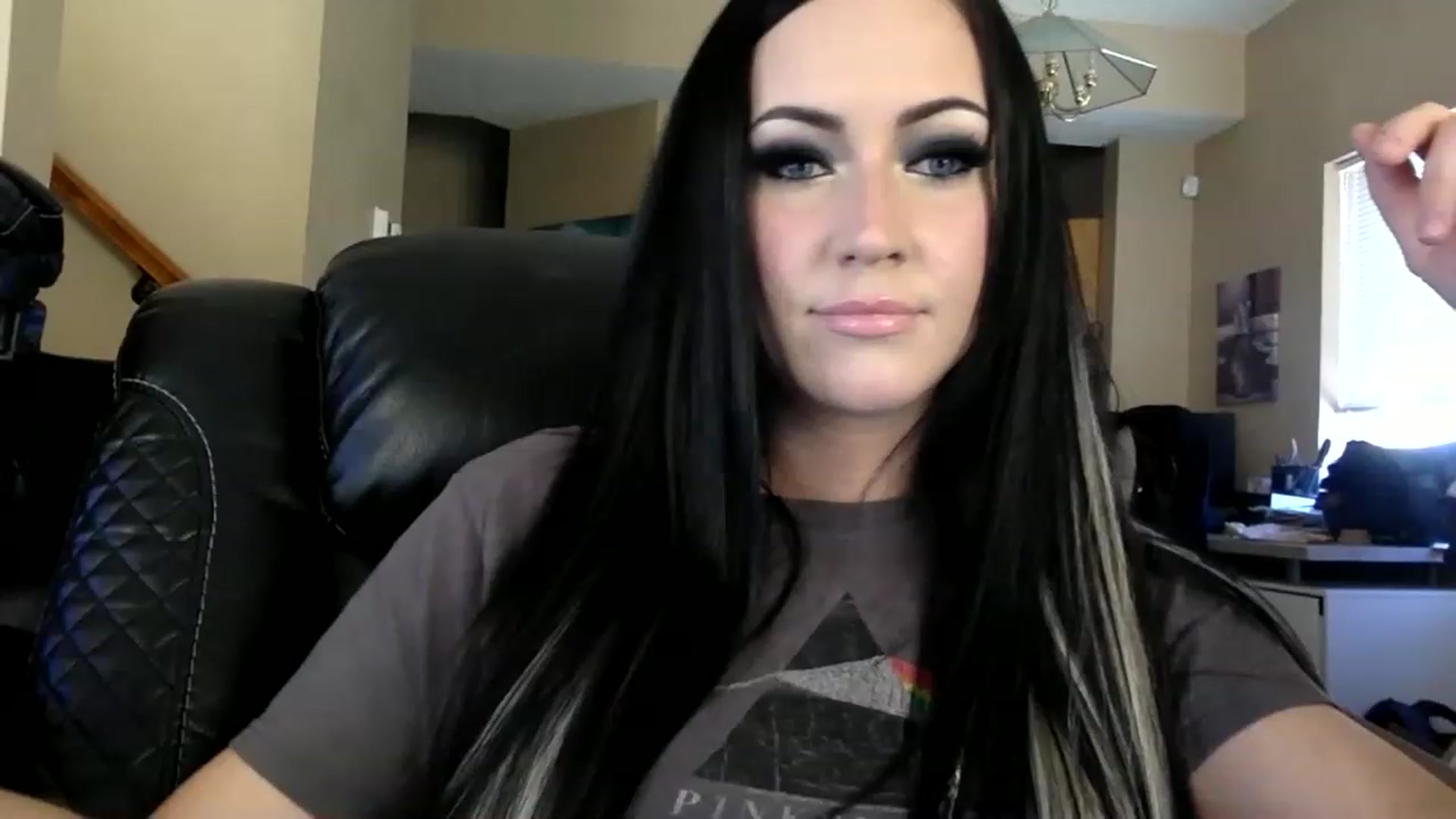Gallery image thumbnail from AFoxBaby's myfreecams stream on, 03/06/2023, 21:09 image 14 of 20