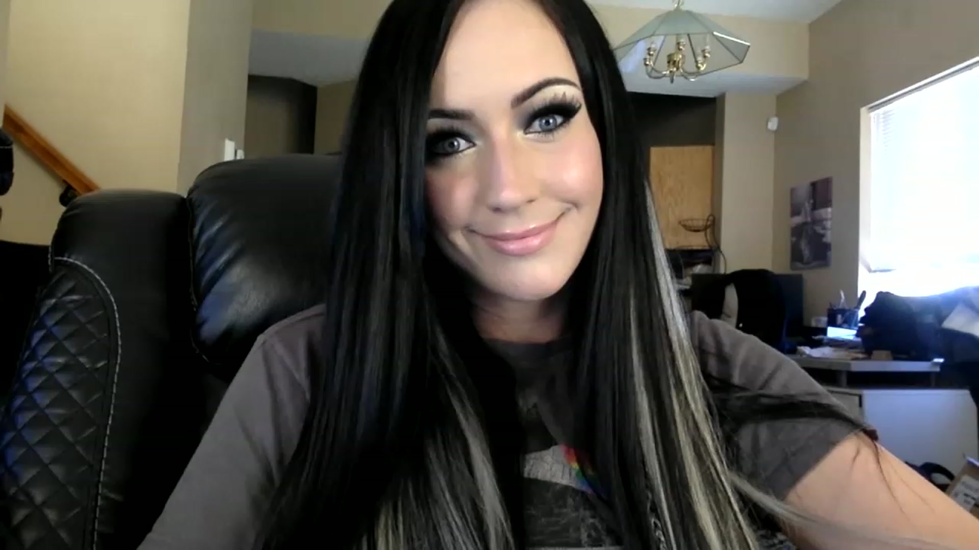 Gallery image thumbnail from AFoxBaby's myfreecams stream on, 03/06/2023, 21:09 image 12 of 20