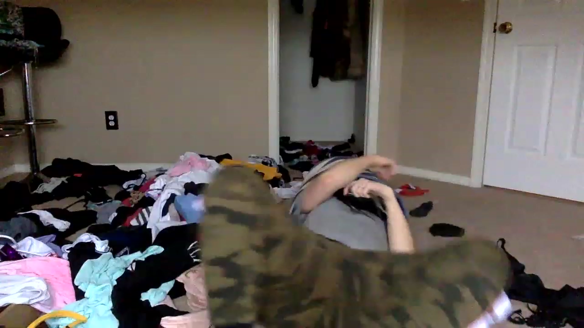 Gallery image thumbnail from AFoxBaby's myfreecams stream on, 03/07/2023, 15:33 image 19 of 20