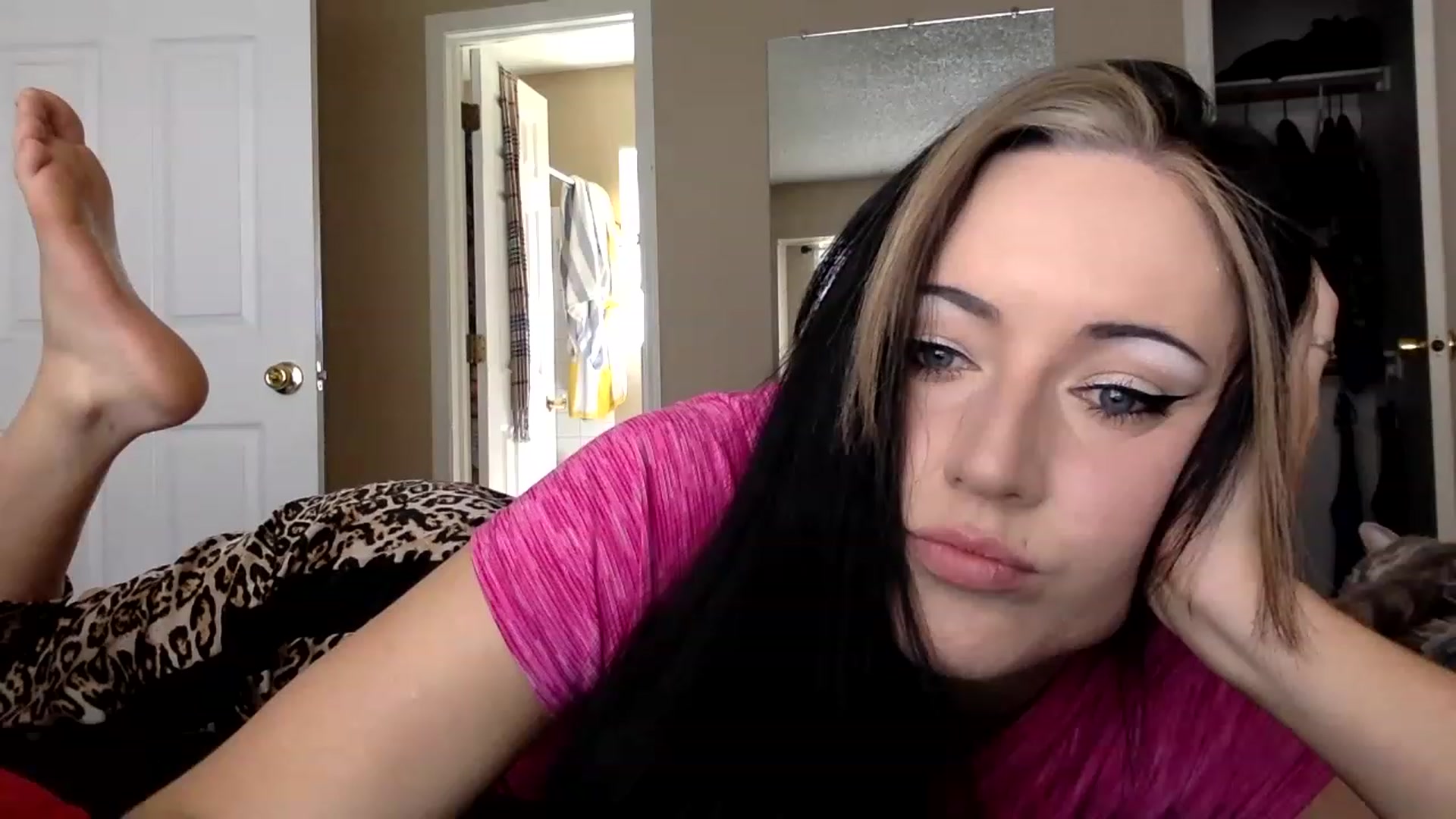 Gallery image thumbnail from AFoxBaby's myfreecams stream on, 04/01/2023, 19:48 image 3 of 20