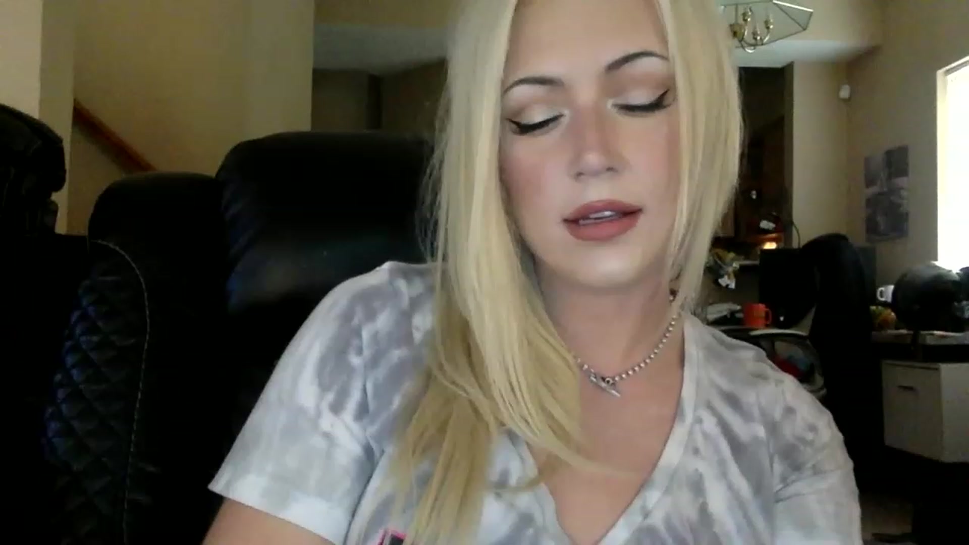 Gallery image thumbnail from AFoxBaby's myfreecams stream on, 07/07/2023, 20:24 image 6 of 20