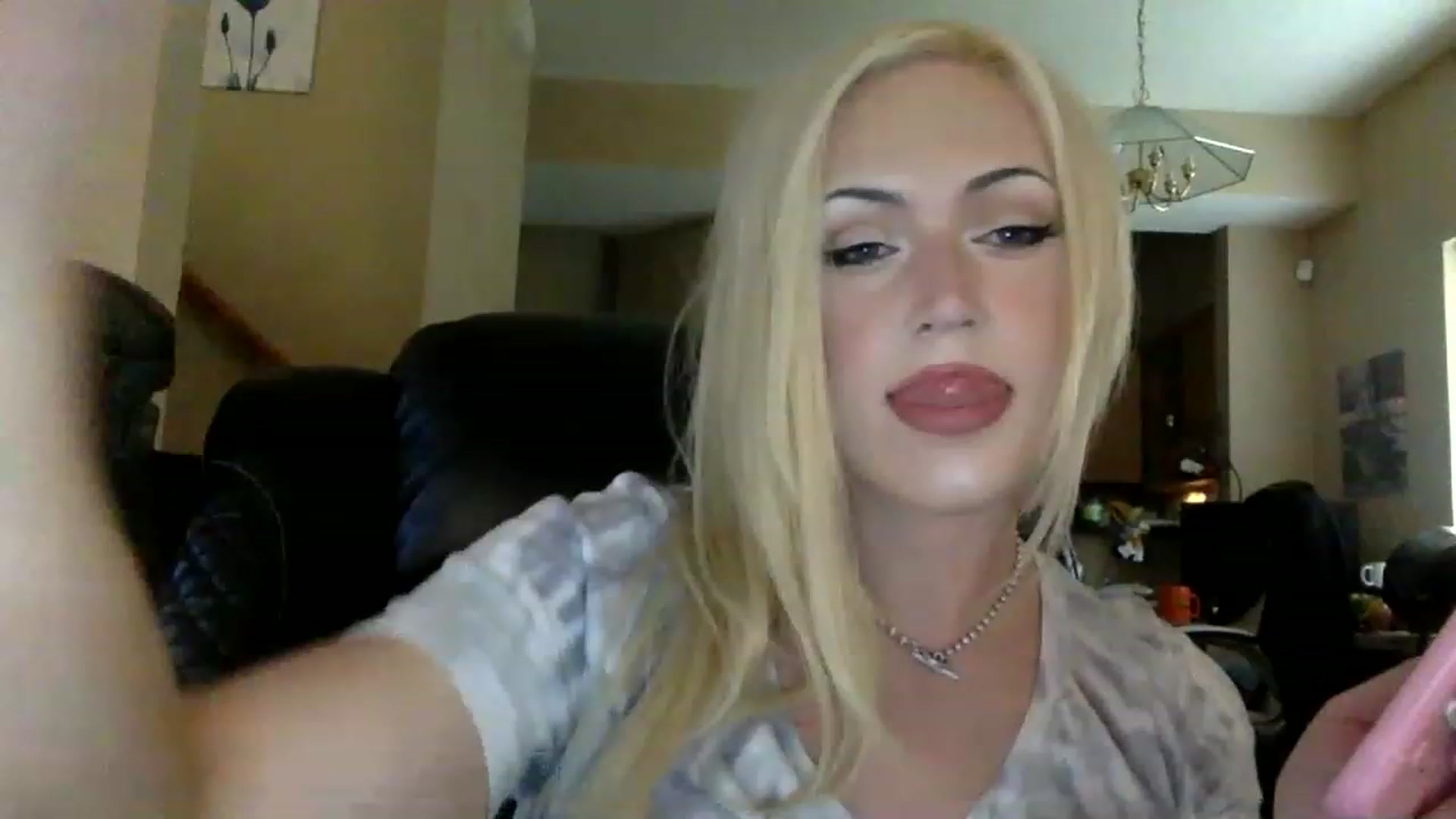 Gallery image thumbnail from AFoxBaby's myfreecams stream on, 07/07/2023, 20:24 image 3 of 20