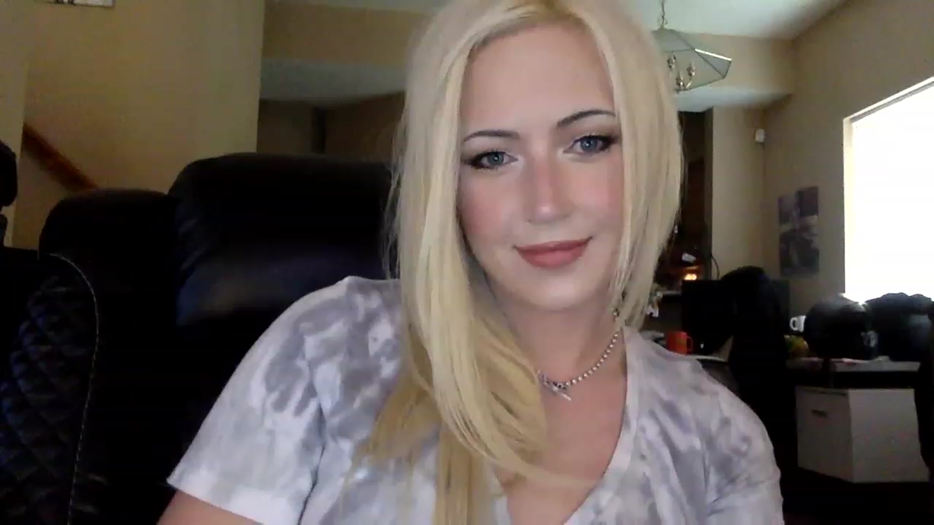 Gallery image thumbnail from AFoxBaby's myfreecams stream on, 07/07/2023, 20:24 image 10 of 20