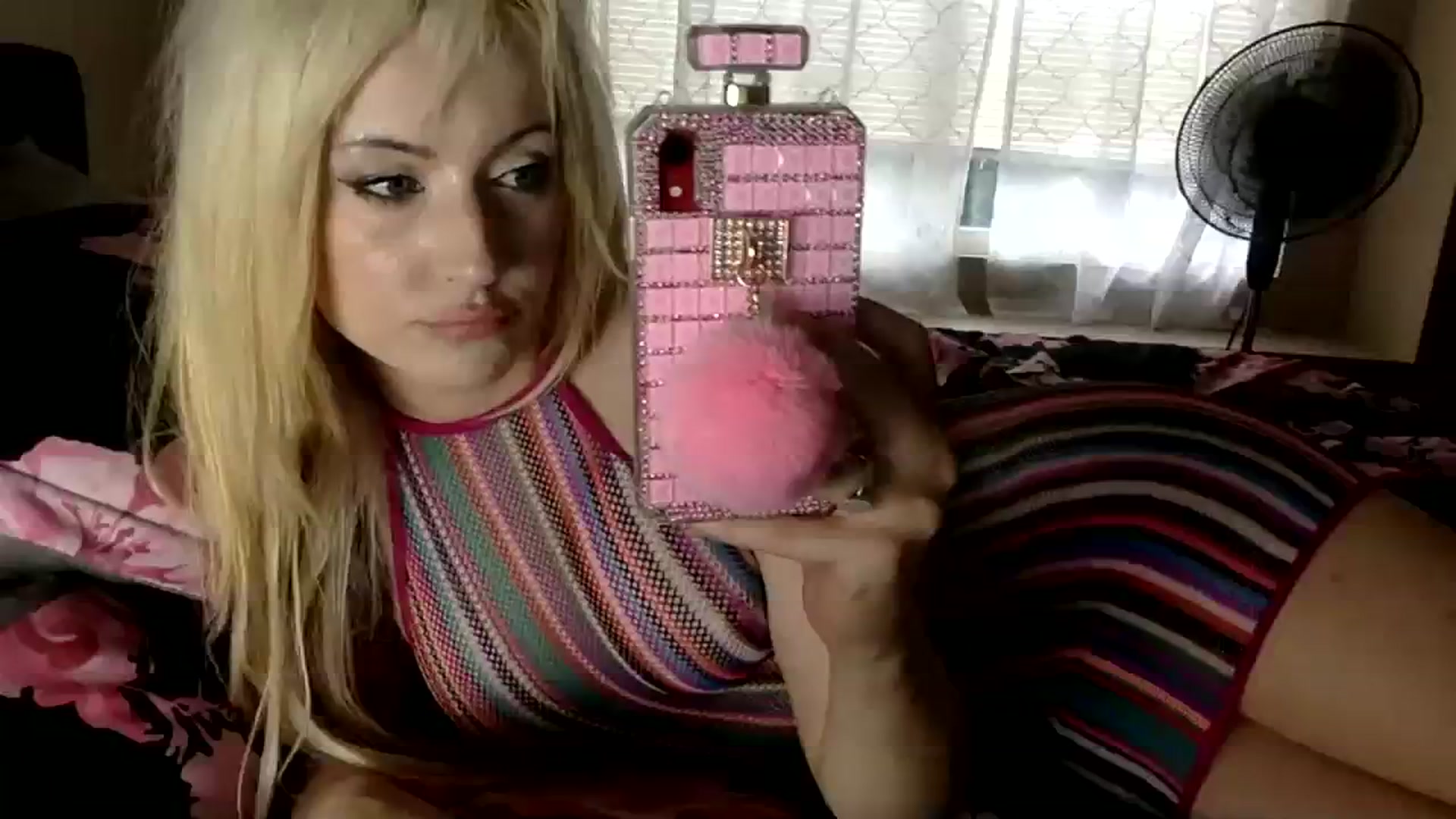 Gallery image thumbnail from AFoxBaby's myfreecams stream on, 08/01/2023, 24:01 image 10 of 20