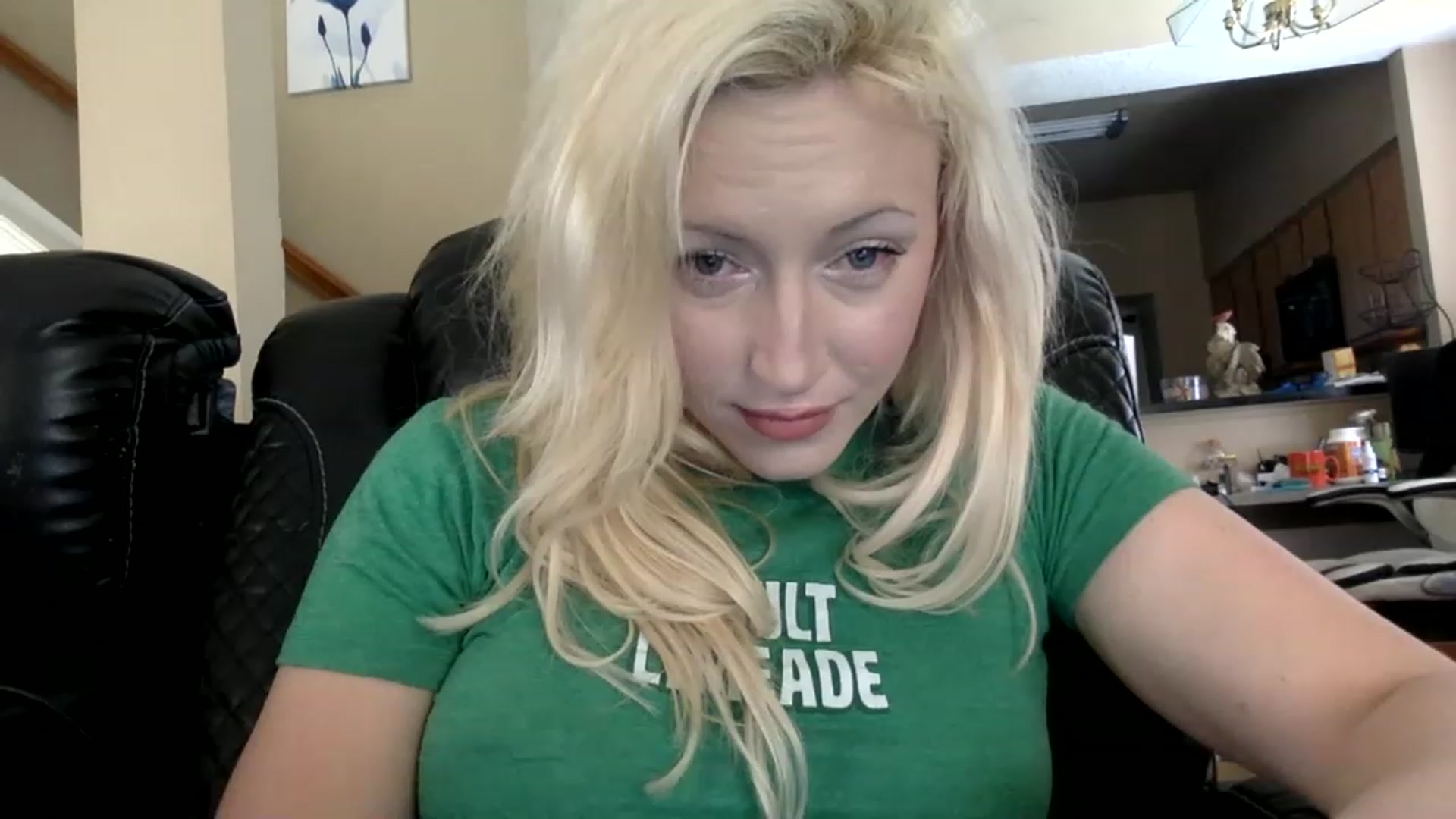 Gallery image thumbnail from AFoxBaby's myfreecams stream on, 08/11/2023, 19:08 image 6 of 20
