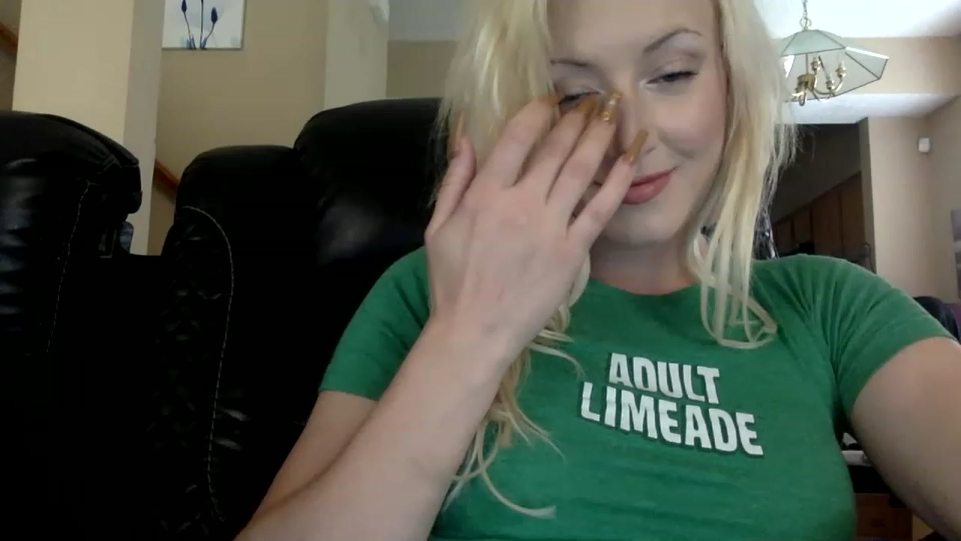Gallery image thumbnail from AFoxBaby's myfreecams stream on, 08/11/2023, 19:08 image 14 of 20