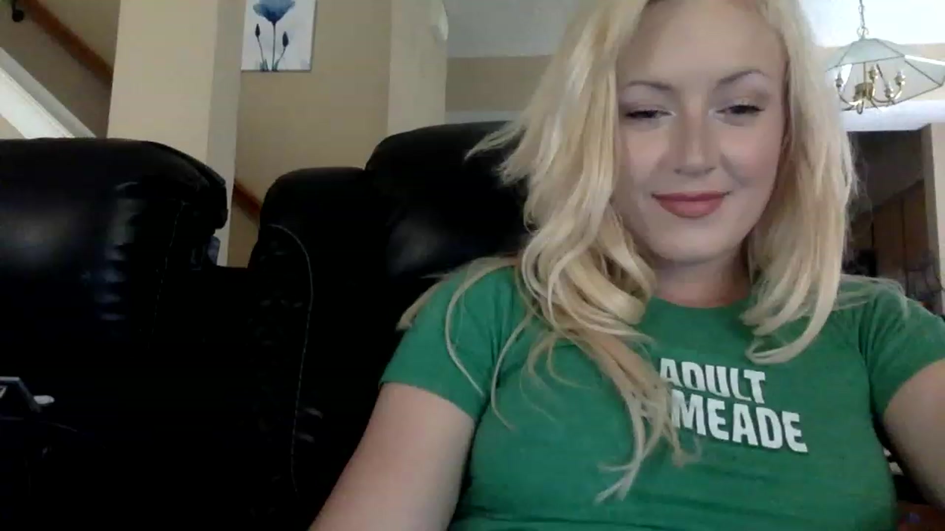 Gallery image thumbnail from AFoxBaby's myfreecams stream on, 08/11/2023, 19:08 image 17 of 20