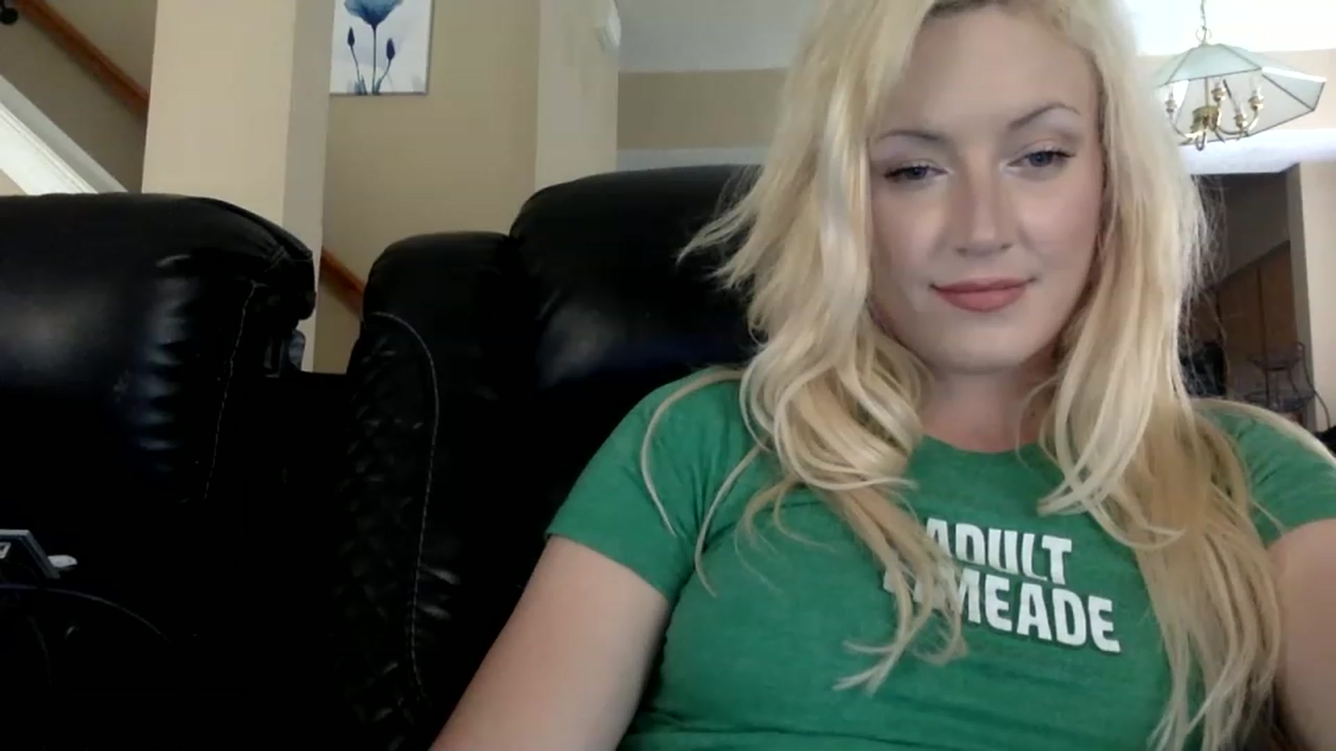 Gallery image thumbnail from AFoxBaby's myfreecams stream on, 08/11/2023, 19:08 image 18 of 20