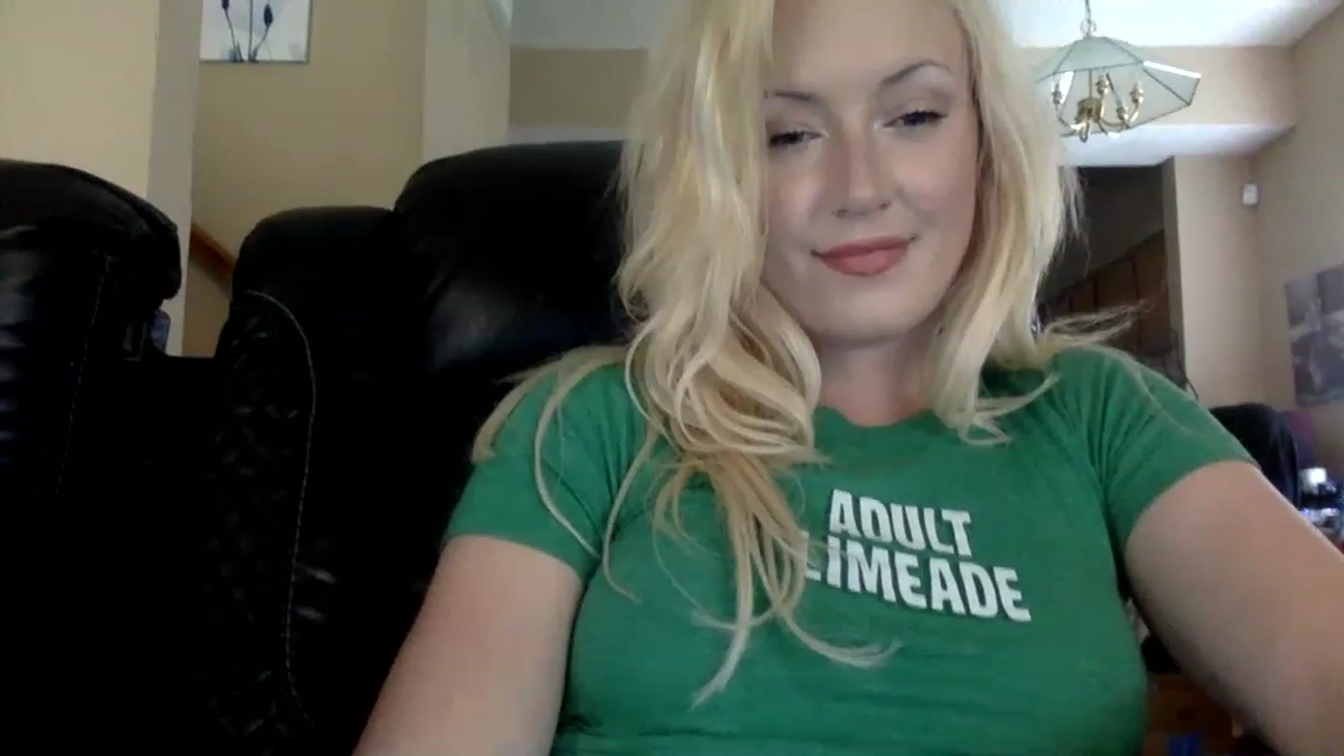 Gallery image thumbnail from AFoxBaby's myfreecams stream on, 08/11/2023, 19:08 image 15 of 20