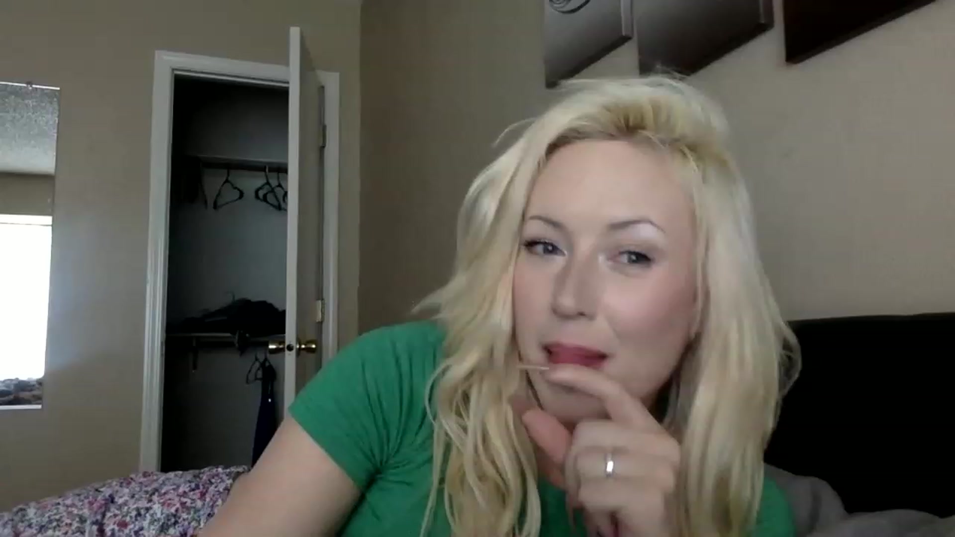 Gallery image thumbnail from AFoxBaby's myfreecams stream on, 08/11/2023, 19:29 image 20 of 20