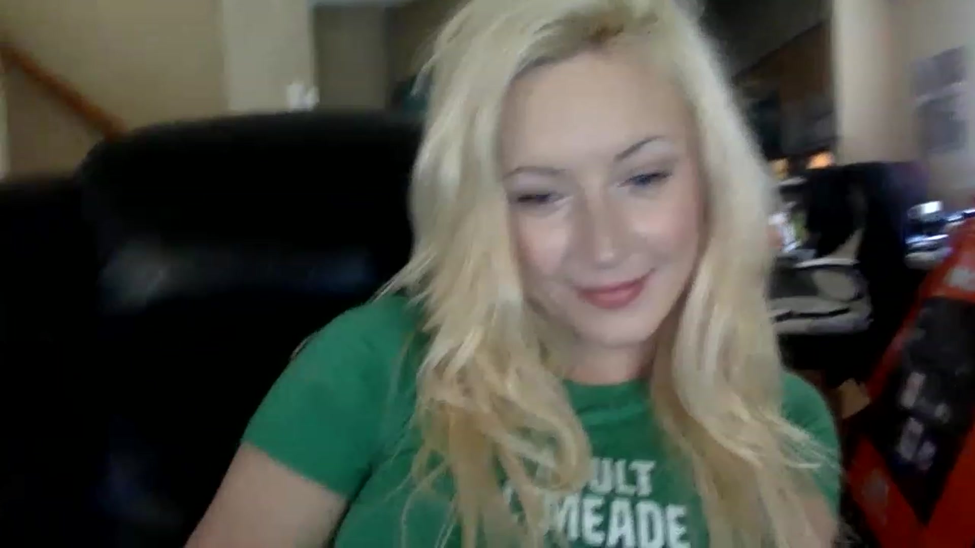 Gallery image thumbnail from AFoxBaby's myfreecams stream on, 08/11/2023, 19:29 image 16 of 20