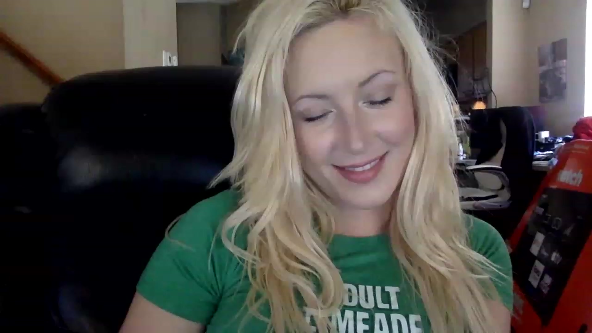 Gallery image thumbnail from AFoxBaby's myfreecams stream on, 08/11/2023, 19:29 image 15 of 20