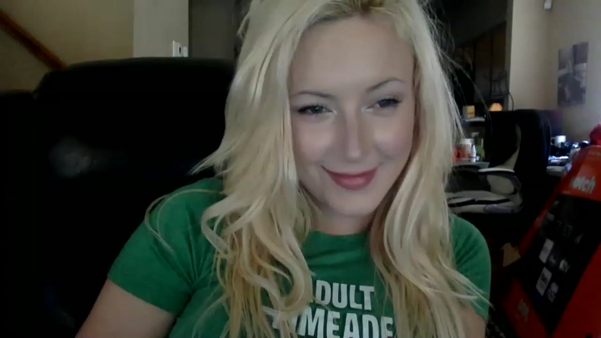 Gallery image thumbnail from AFoxBaby's myfreecams stream on, 08/11/2023, 19:29 image 12 of 20