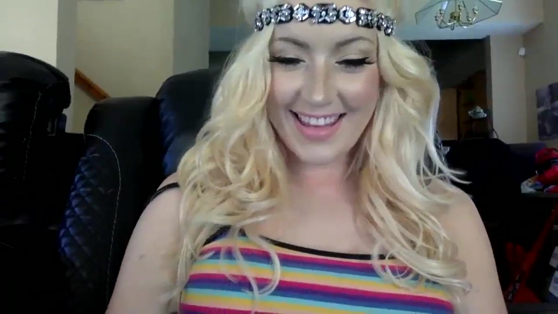 Gallery image thumbnail from AFoxBaby's myfreecams stream on, 08/13/2023, 20:40 image 8 of 20