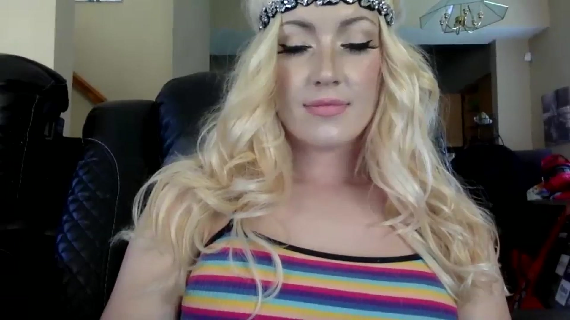 Gallery image thumbnail from AFoxBaby's myfreecams stream on, 08/13/2023, 20:40 image 7 of 20