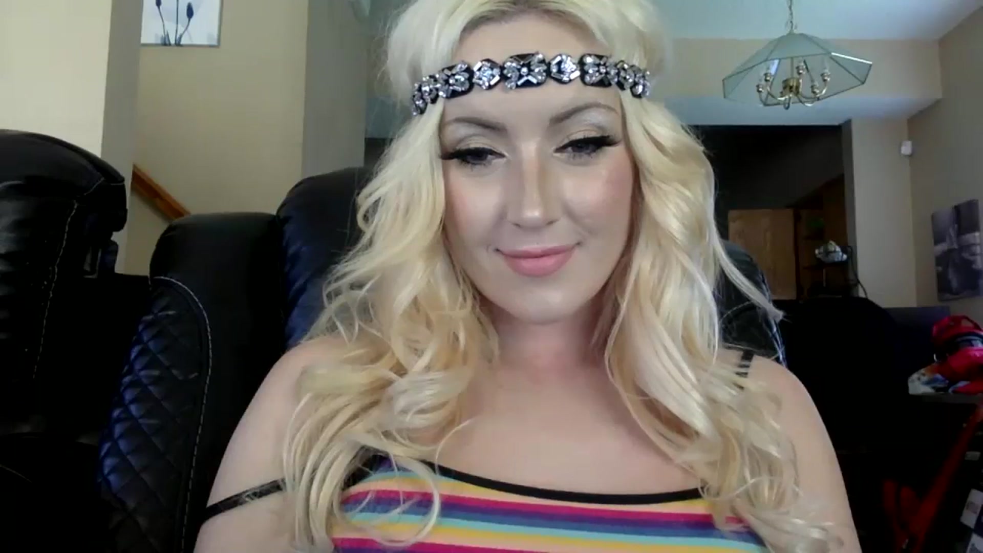 Gallery image thumbnail from AFoxBaby's myfreecams stream on, 08/13/2023, 20:40 image 10 of 20