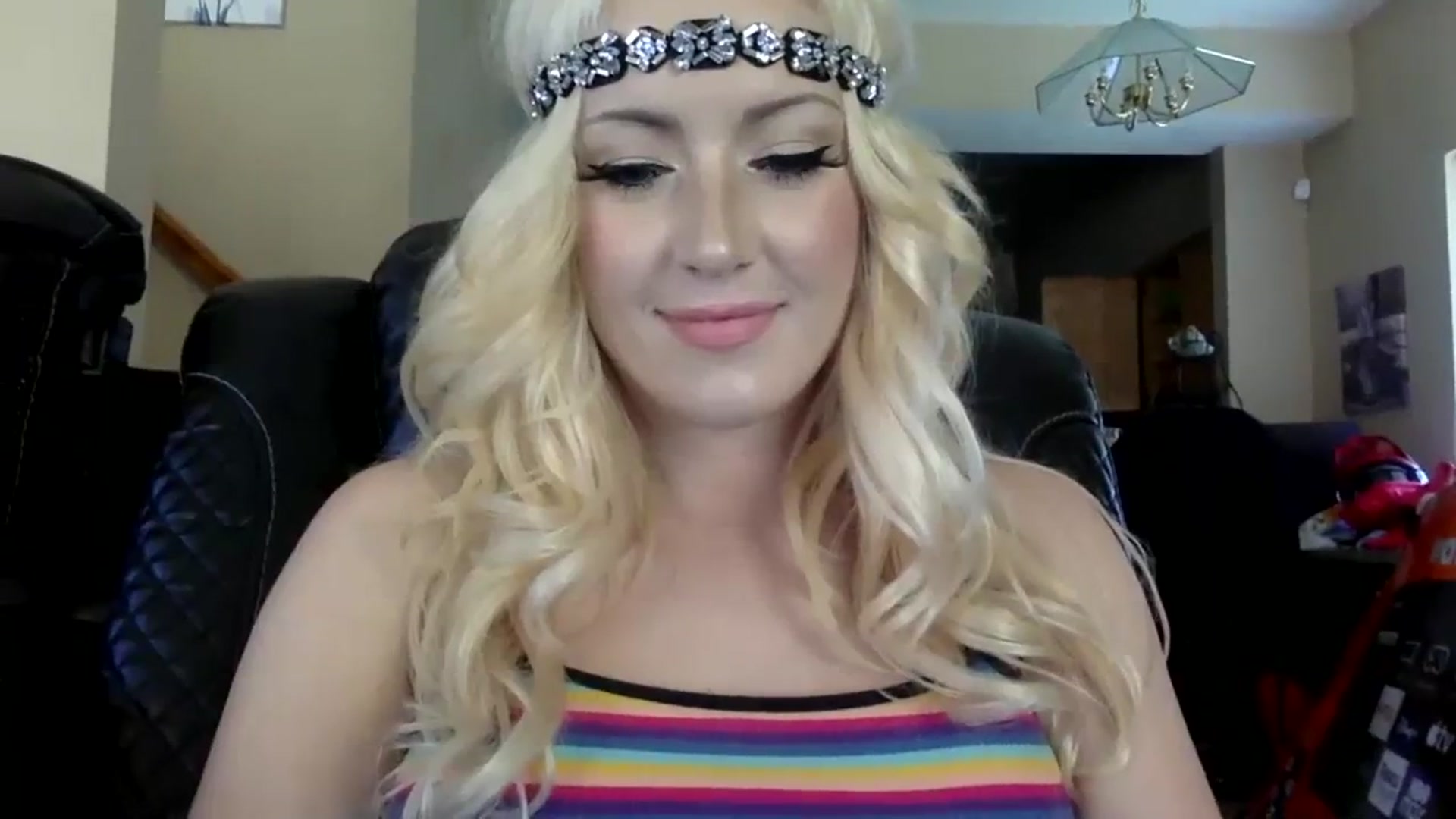 Gallery image thumbnail from AFoxBaby's myfreecams stream on, 08/13/2023, 20:40 image 5 of 20