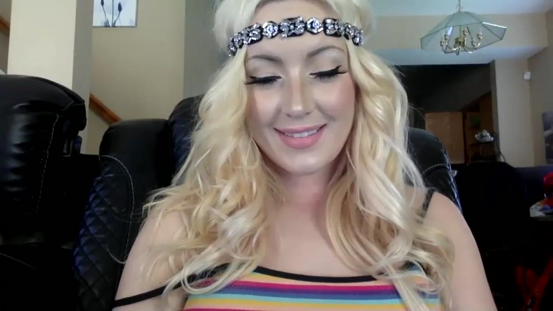 Gallery image thumbnail from AFoxBaby's myfreecams stream on, 08/13/2023, 20:40 image 14 of 20