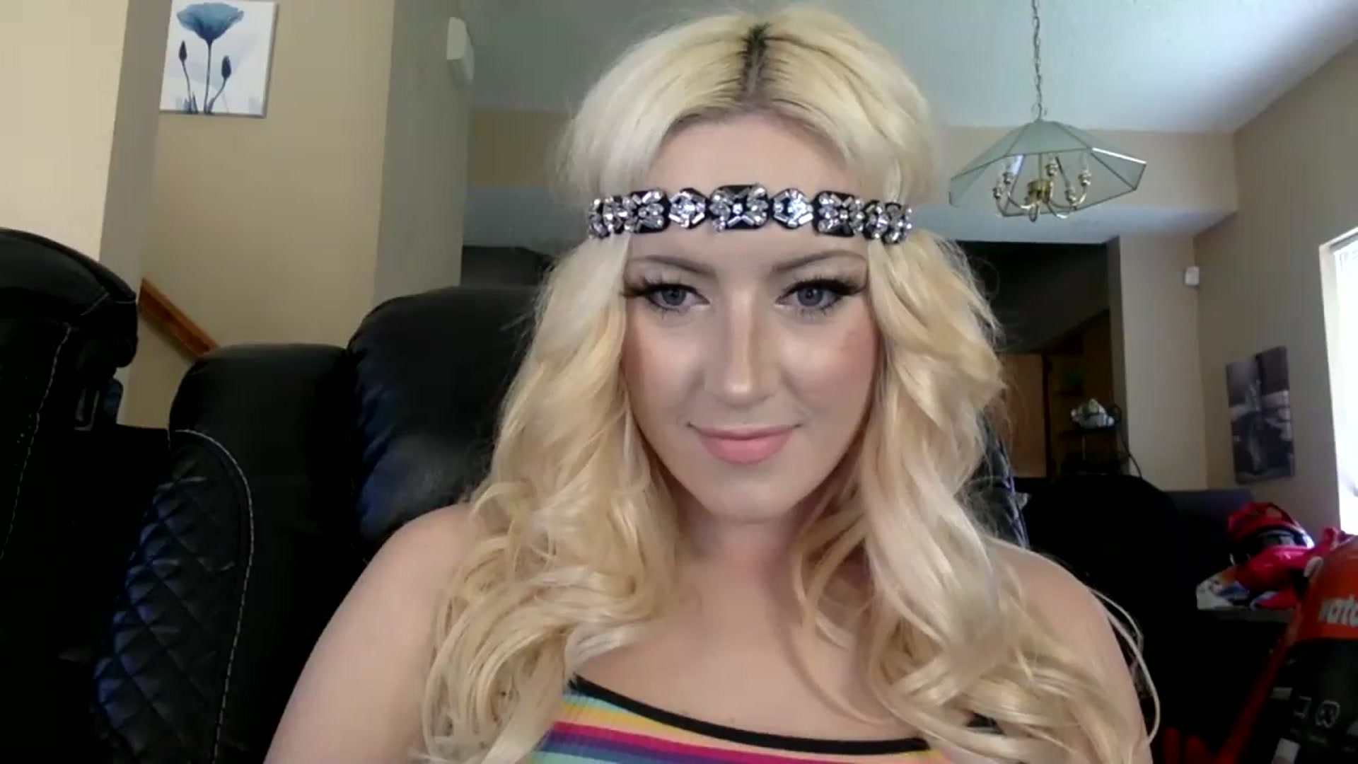Gallery image thumbnail from AFoxBaby's myfreecams stream on, 08/13/2023, 20:40 image 4 of 20