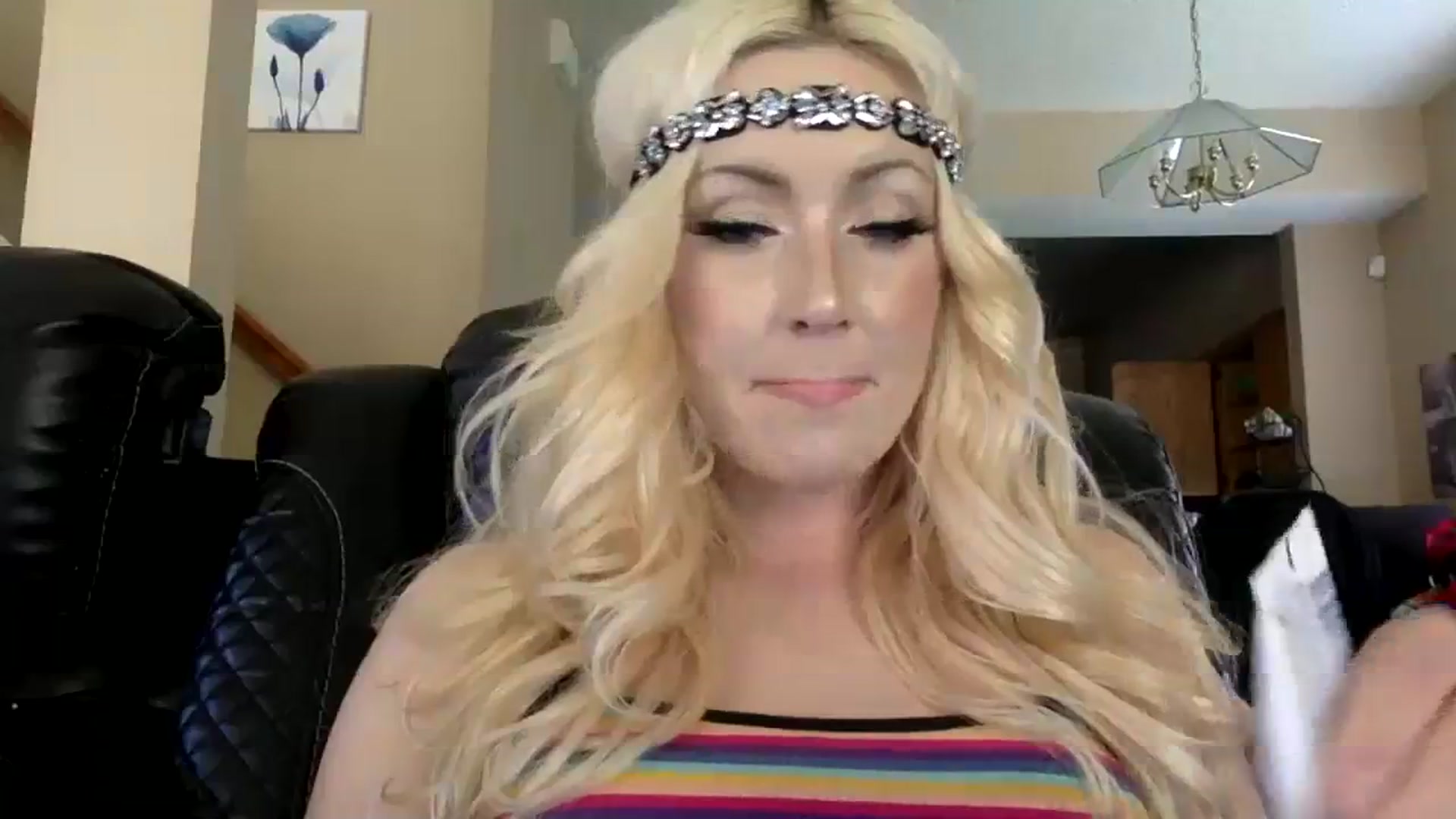 Gallery image thumbnail from AFoxBaby's myfreecams stream on, 08/13/2023, 20:40 image 18 of 20