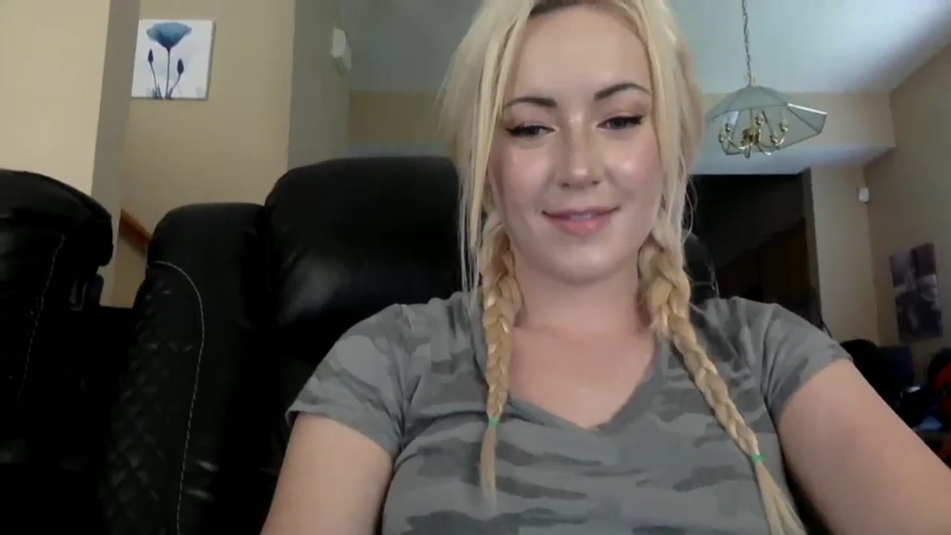 Gallery image thumbnail from AFoxBaby's myfreecams stream on, 08/15/2023, 19:39 image 4 of 20