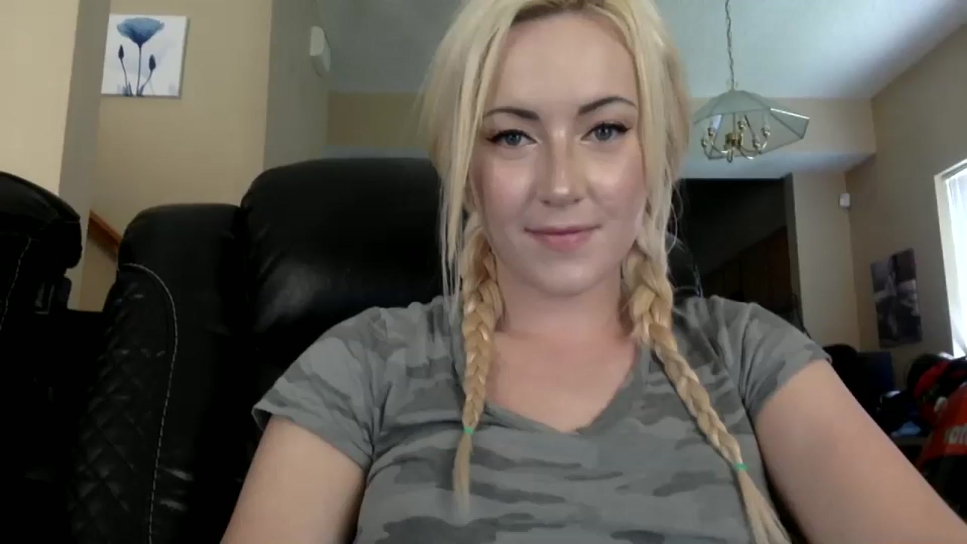 Gallery image thumbnail from AFoxBaby's myfreecams stream on, 08/15/2023, 19:39 image 3 of 20