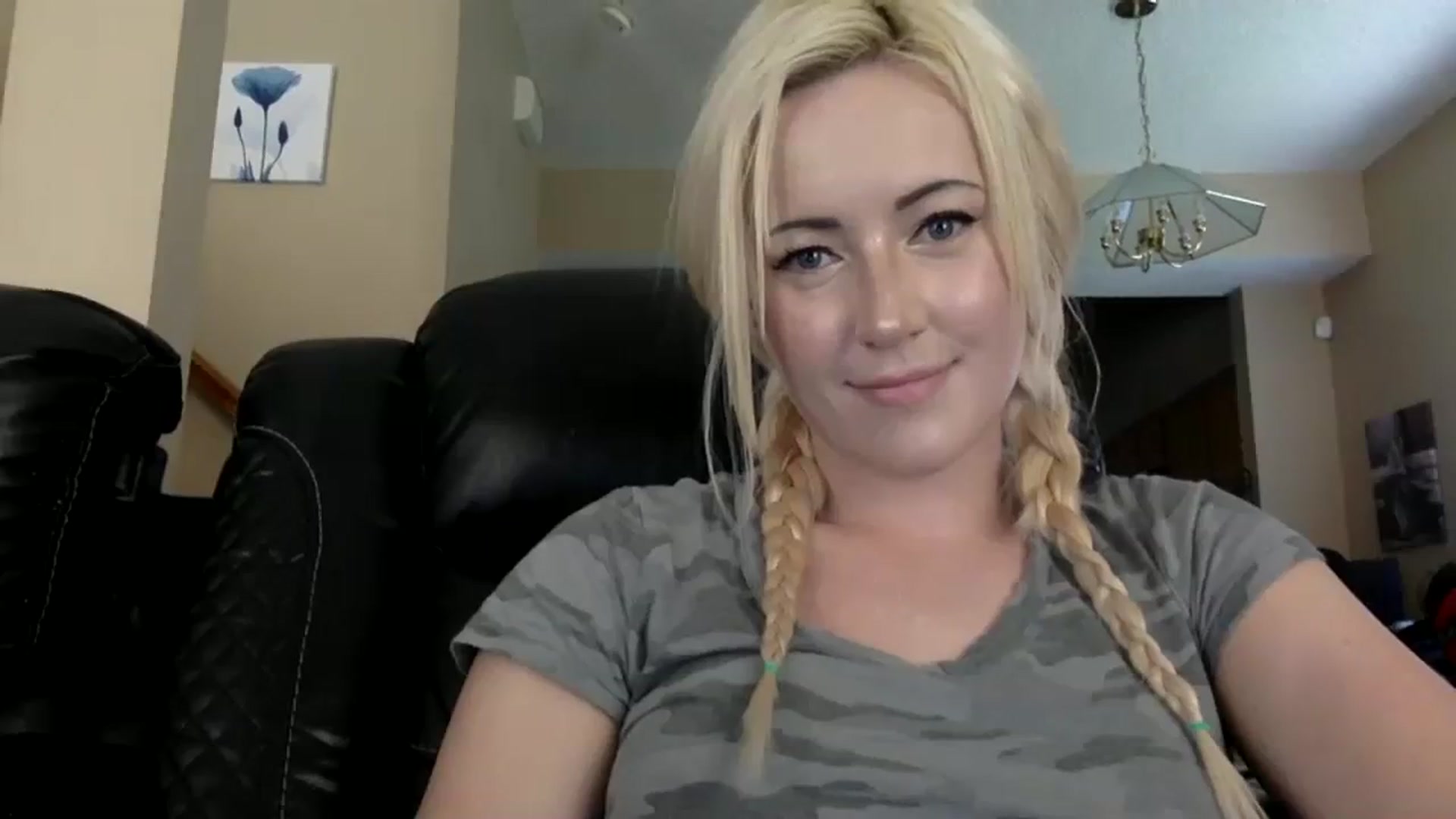 Gallery image thumbnail from AFoxBaby's myfreecams stream on, 08/15/2023, 19:39 image 7 of 20