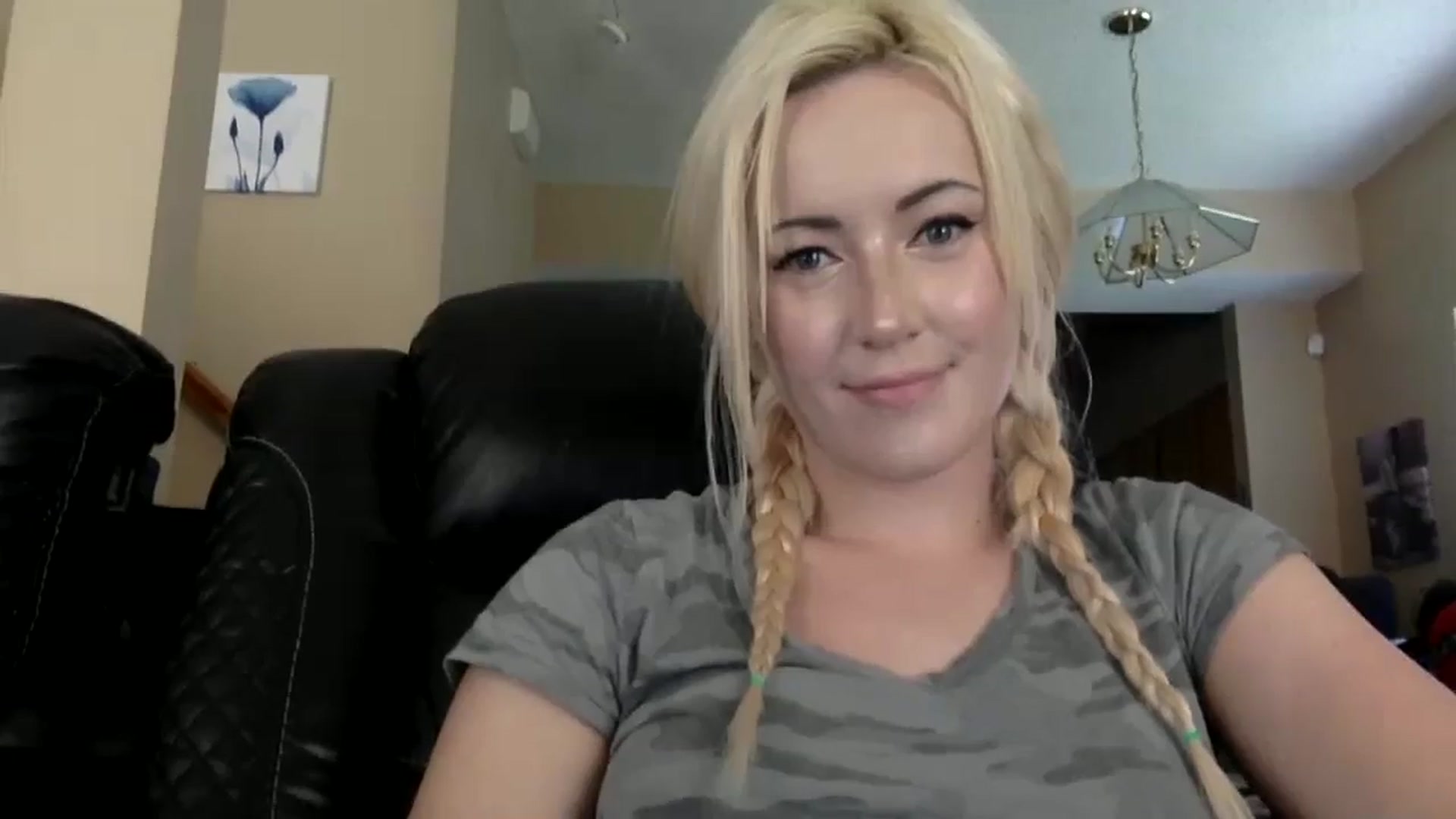 Gallery image thumbnail from AFoxBaby's myfreecams stream on, 08/15/2023, 19:39 image 6 of 20
